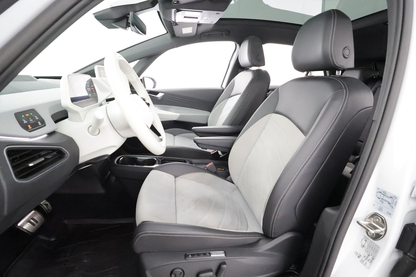 Volkswagen ID.3 2023 Pro Business 150 kW, akku 58 kWh * ACC / ILP / HUD / IQ.Light / 360° / Muistipenkit hieronnalla / Lasikatto / Navi / Keyless * - 1.Om Suomi-auto / Kahdet renkaat aluvanteilla / Huippuvarusteet - HULLUT AVAJAISHULINAT KORKOTARJOUS 3,29 %