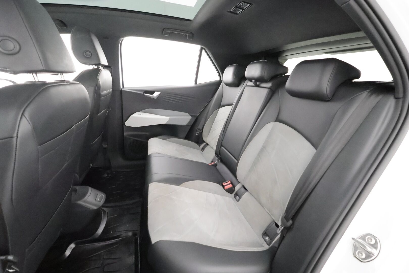 Volkswagen ID.3 2023 Pro Business 150 kW, akku 58 kWh * ACC / ILP / HUD / IQ.Light / 360° / Muistipenkit hieronnalla / Lasikatto / Navi / Keyless * - 1.Om Suomi-auto / Kahdet renkaat aluvanteilla / Huippuvarusteet - HULLUT AVAJAISHULINAT KORKOTARJOUS 3,29 %