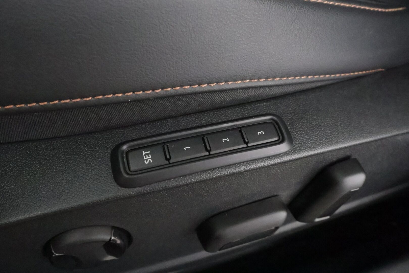 Cupra Formentor 2024 1.4 PHEV 150 kW e-HYBRID DSG * Koukku / ACC / Matrix-LED / Muistipenkki / P.Kamera / Navi / Kaistavahti / Keyless * - 1-om Suomi-auto / Akku kuntotarkastettu / 2x Latauskaapelit / Kahdet renkaat / Merkkihuollot