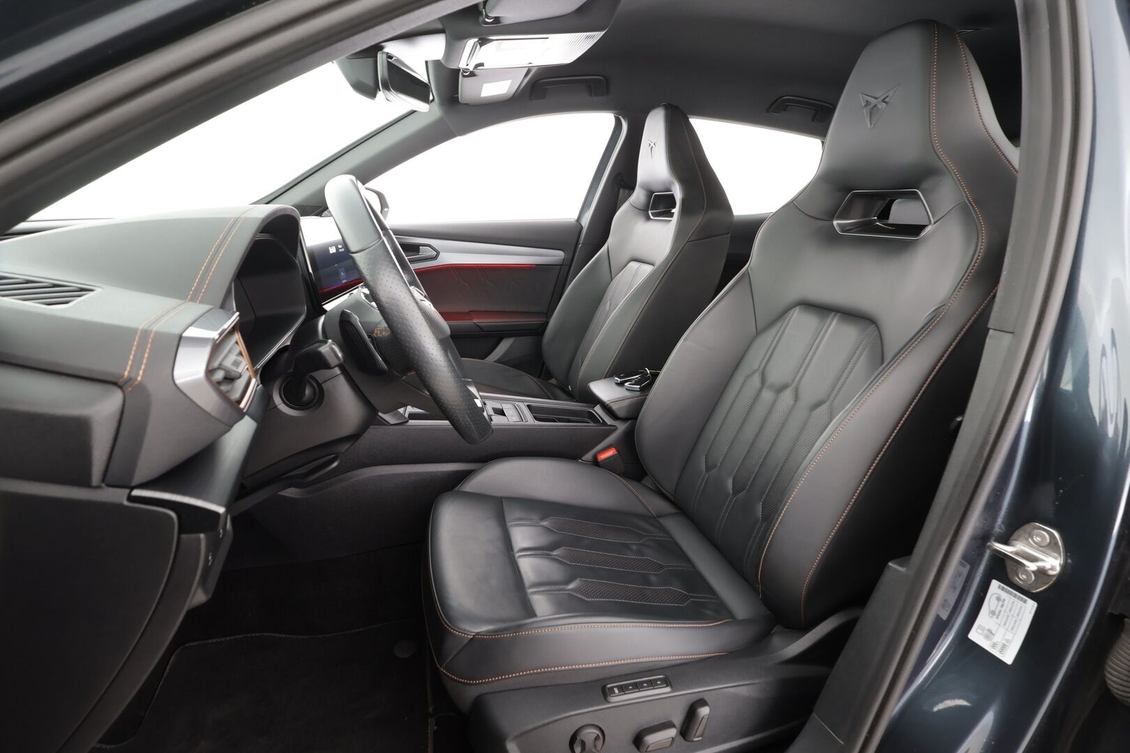 Cupra Formentor 2024 1.4 PHEV 150 kW e-HYBRID DSG * Koukku / ACC / Matrix-LED / Muistipenkki / P.Kamera / Navi / Kaistavahti / Keyless * - 1-om Suomi-auto / Akku kuntotarkastettu / 2x Latauskaapelit / Kahdet renkaat / Merkkihuollot