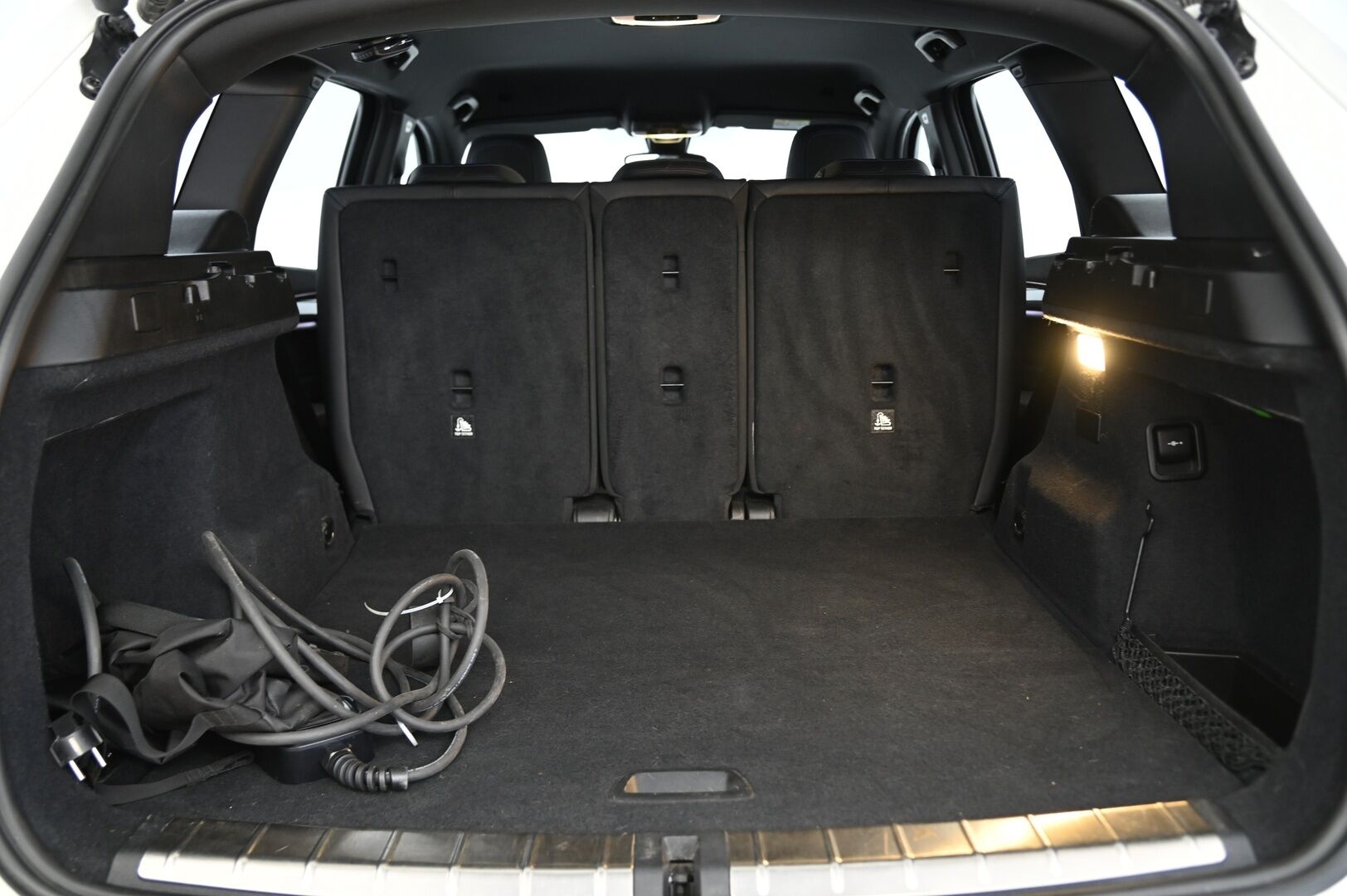 BMW X1 2021 10 kWh, xDrive 25e M-Sport Plug-In Hybrid *Blow-By Heater / HUD / Peruutuskamera / Sporttinahat / Koukku / Navi* - Fiksu taloudellinen M-Sport Bemari särmällä huoltohistorialla, nelivedolla sekä vetokoukulla varustettuna!