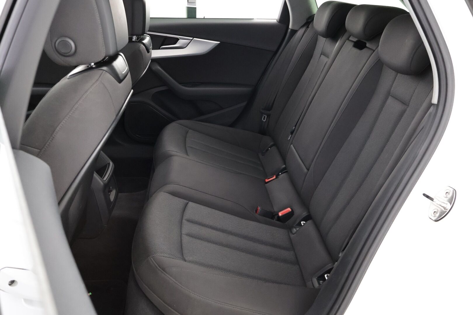 Audi A4 2018 Avant Business 40 TFSI 140 kW MHEV S tronic - Suomiauto | Webasto | ACC | Peruutuskamera | BLIS | Navi | Adapt.LED | Huippuvarusteet!