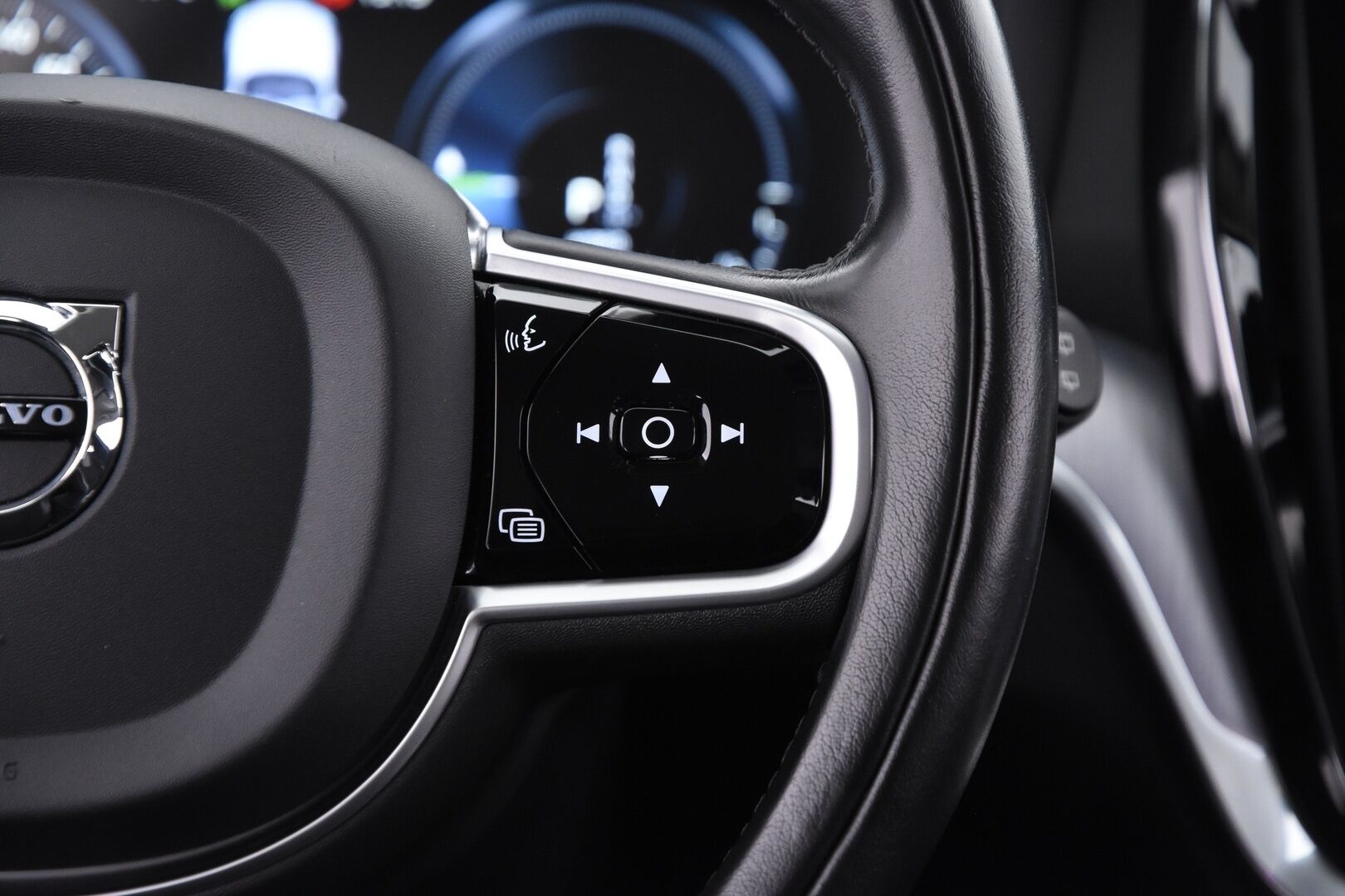 Volvo V60 2020 T6 TwE AWD Momentum aut *Vetokoukku / ACC / Webasto / Pilot assist*