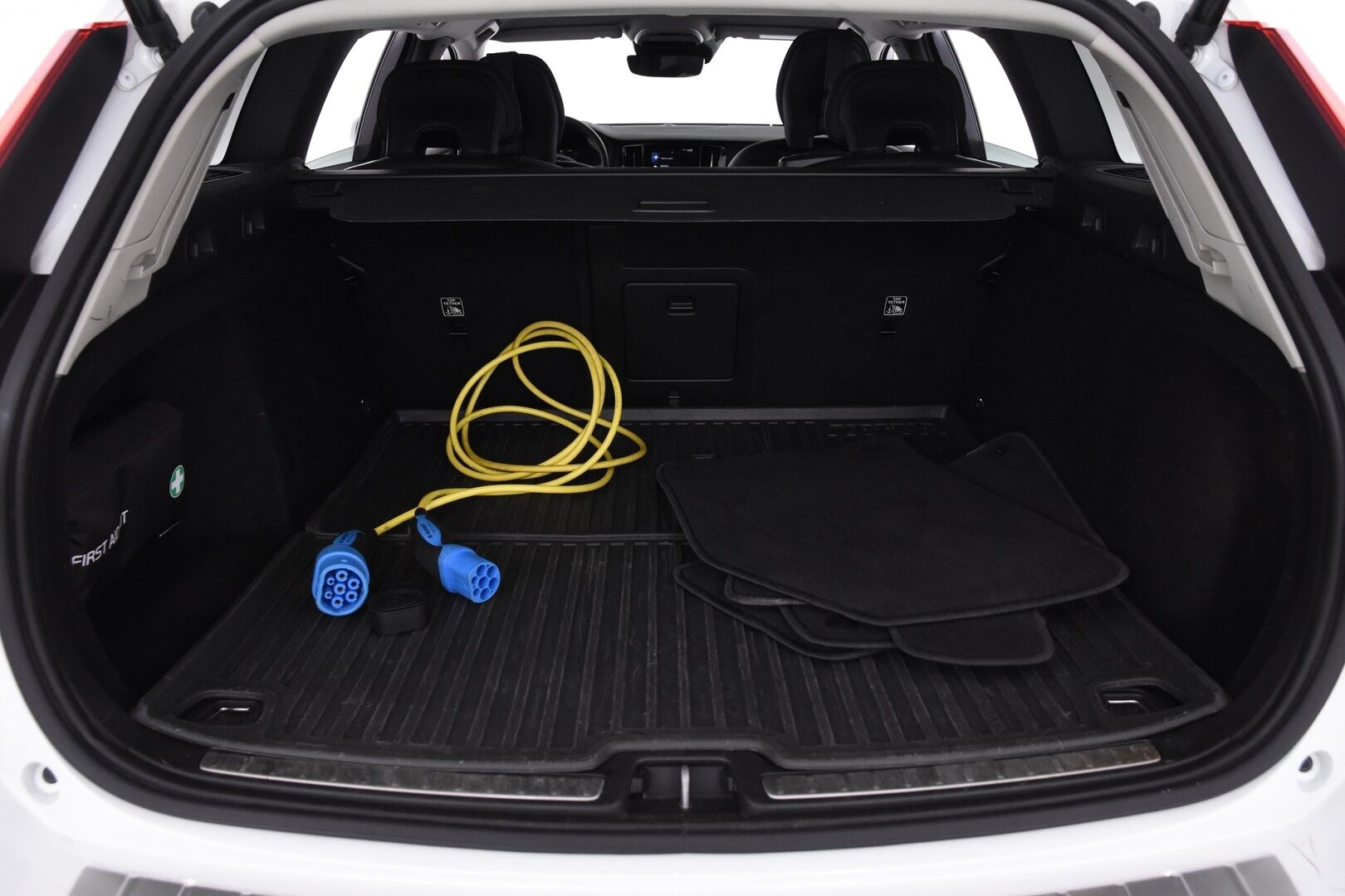 Volvo V60 2020 T6 TwE AWD Momentum aut *Vetokoukku / ACC / Webasto / Pilot assist*