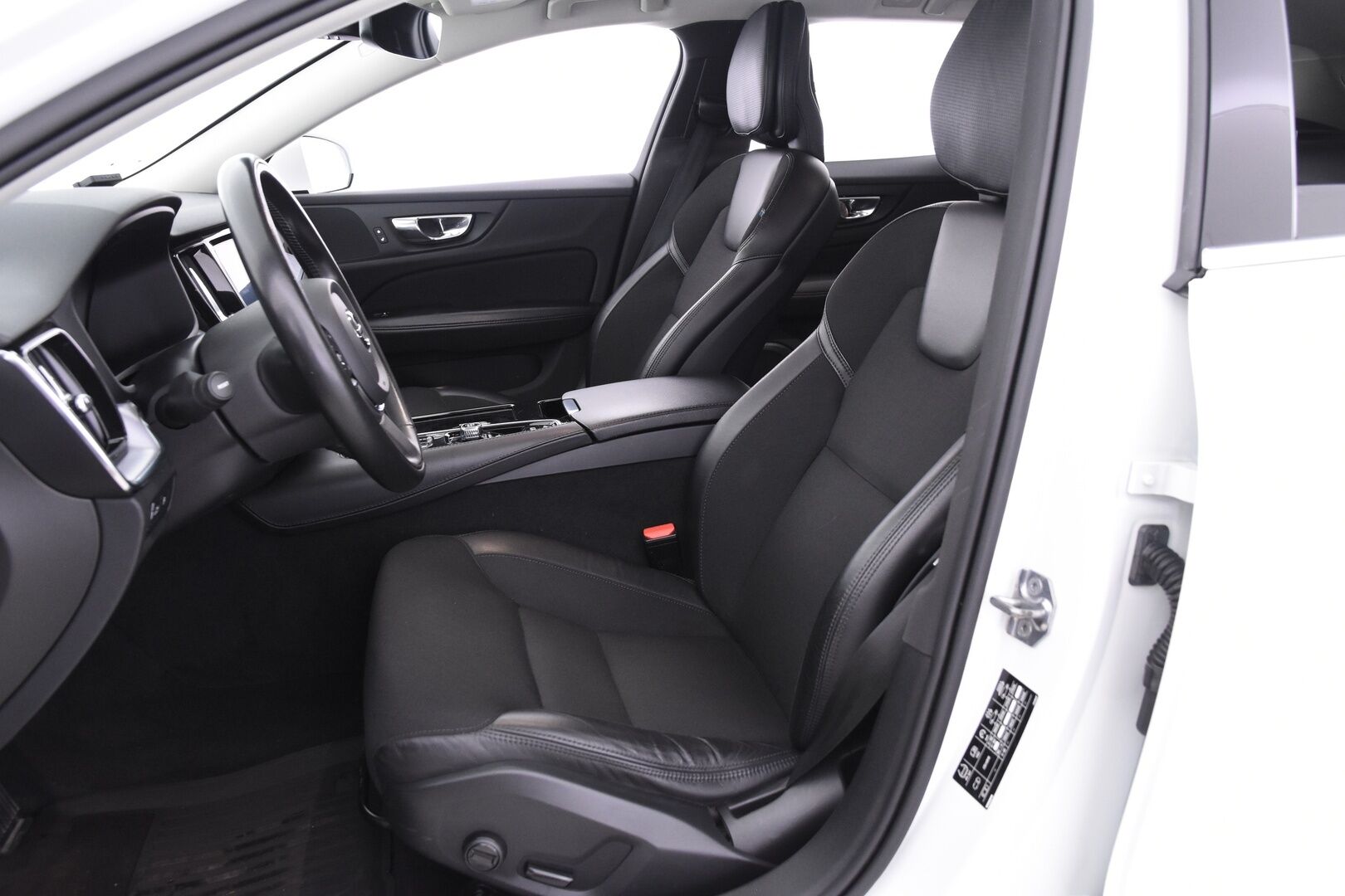 Volvo V60 2020 T6 TwE AWD Momentum aut *Vetokoukku / ACC / Webasto / Pilot assist*