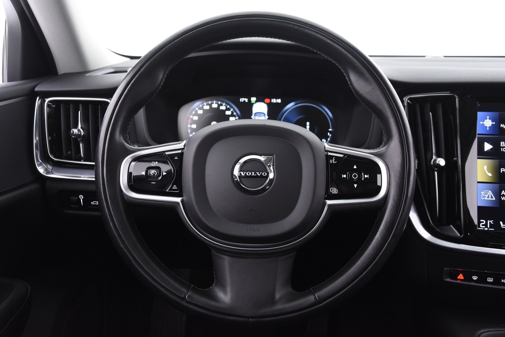 Volvo V60 2020 T6 TwE AWD Momentum aut *Vetokoukku / ACC / Webasto / Pilot assist*