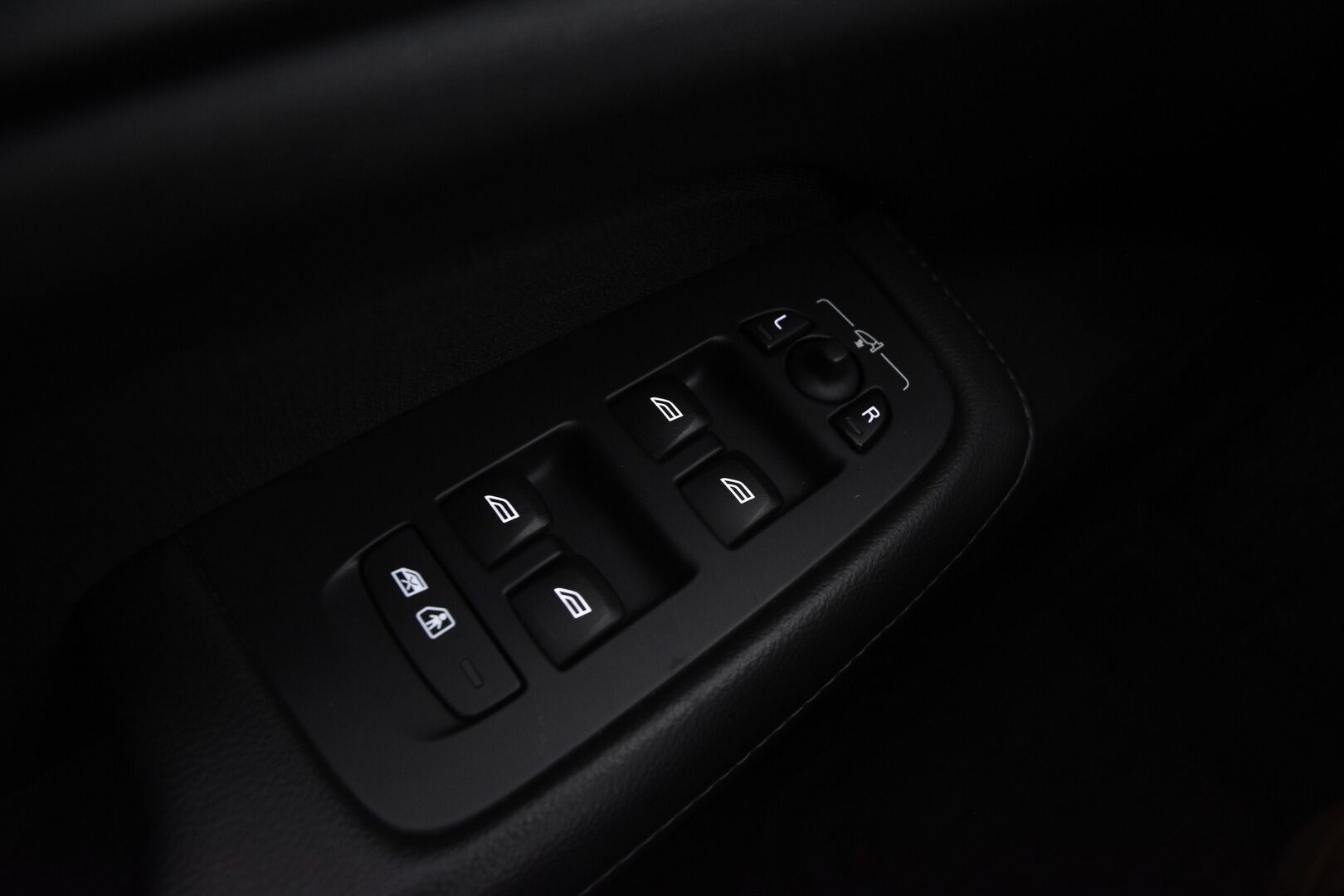 Volvo V60 2020 T6 TwE AWD Momentum aut *Vetokoukku / ACC / Webasto / Pilot assist*