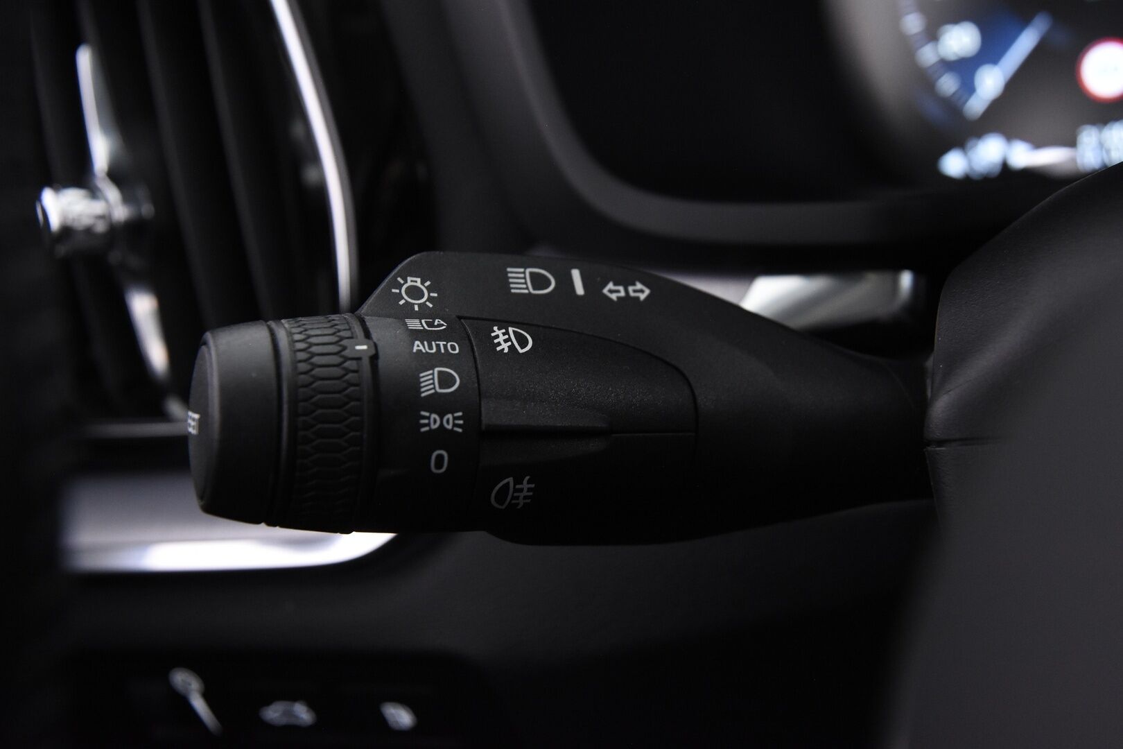 Volvo V60 2020 T6 TwE AWD Momentum aut *Vetokoukku / ACC / Webasto / Pilot assist*