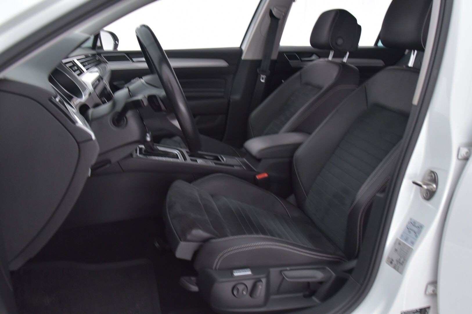 VOLKSWAGEN PASSAT 2020 Variant GTE Plug-In Hybrid 160 kW DSG-aut * ALV / Adapt. vakkari / Webasto / IQ Light / Apple&Android / Koukku * - KORKO VAIN 3,99 %