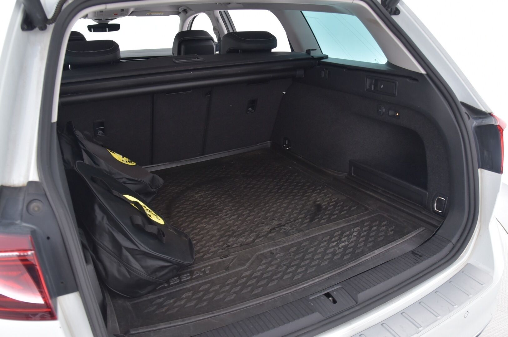 VOLKSWAGEN PASSAT 2020 Variant GTE Plug-In Hybrid 160 kW DSG-aut * ALV / Adapt. vakkari / Webasto / IQ Light / Apple&Android / Koukku * - KORKO VAIN 3,99 %