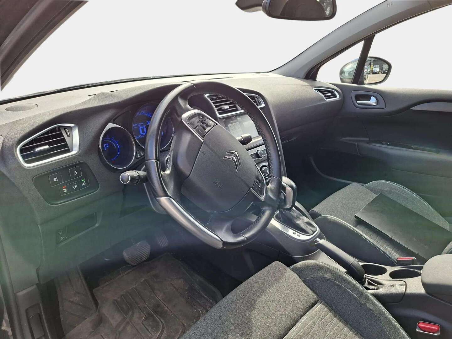 Citroen C4 2016 YritysOutlet - Myydään vain yrityksille | Citroen C4 Intensive - Myydään vain yrityksille! | Navi | BLIS | Vakkari | Lohko- ja sisätilanlämmitin | Irrotettava vetokoukku | Pysäköintitutkat | Bluetooth-media | Ei AdBlue | Suomi-auto | 2x renkaat aluvantein |