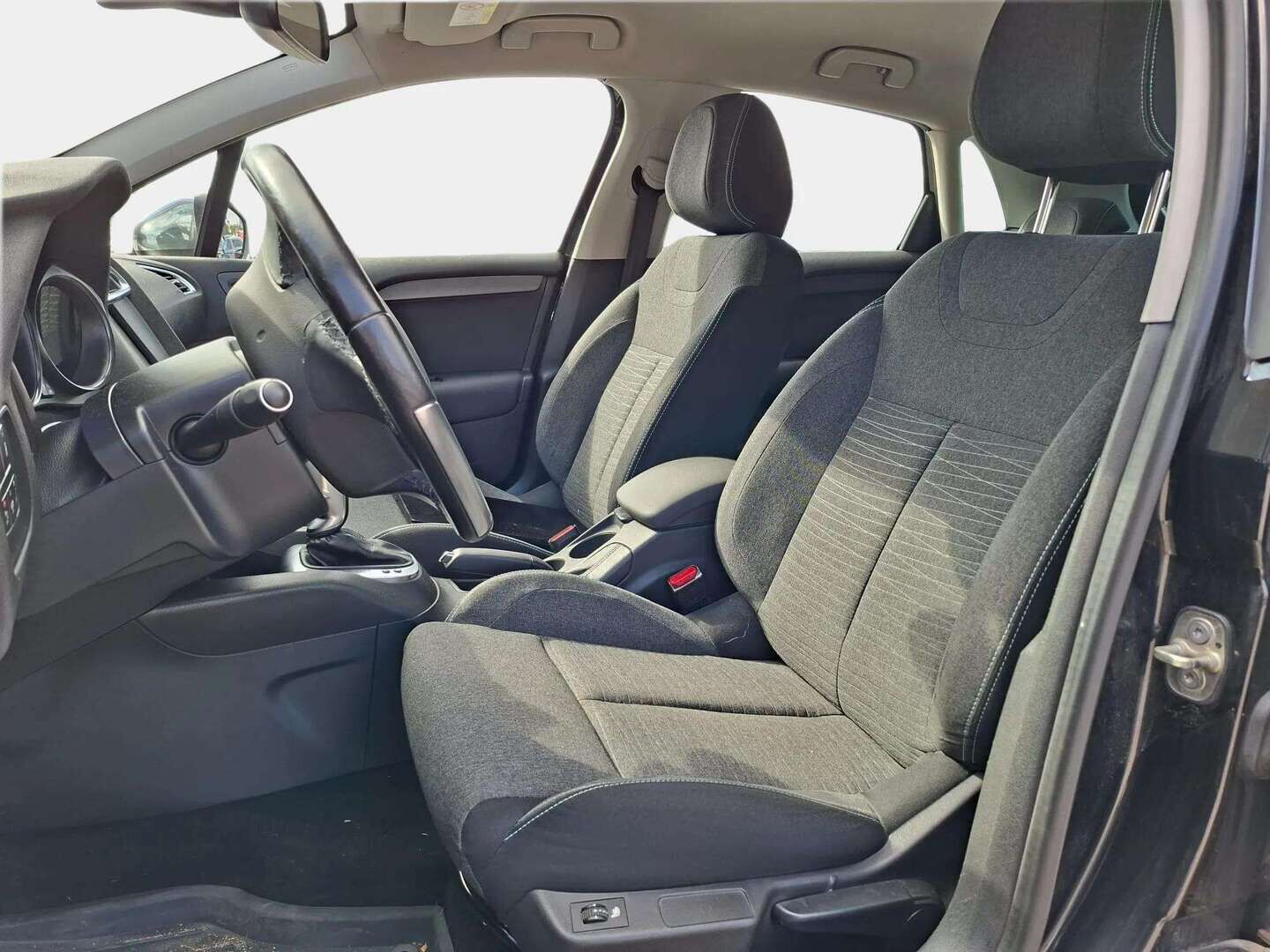 Citroen C4 2016 YritysOutlet - Myydään vain yrityksille | Citroen C4 Intensive - Myydään vain yrityksille! | Navi | BLIS | Vakkari | Lohko- ja sisätilanlämmitin | Irrotettava vetokoukku | Pysäköintitutkat | Bluetooth-media | Ei AdBlue | Suomi-auto | 2x renkaat aluvantein |