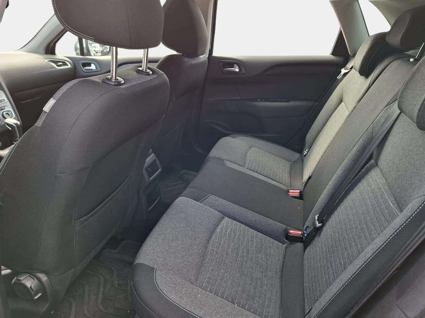Citroen C4 2016 YritysOutlet - Myydään vain yrityksille | Citroen C4 Intensive - Myydään vain yrityksille! | Navi | BLIS | Vakkari | Lohko- ja sisätilanlämmitin | Irrotettava vetokoukku | Pysäköintitutkat | Bluetooth-media | Ei AdBlue | Suomi-auto | 2x renkaat aluvantein |