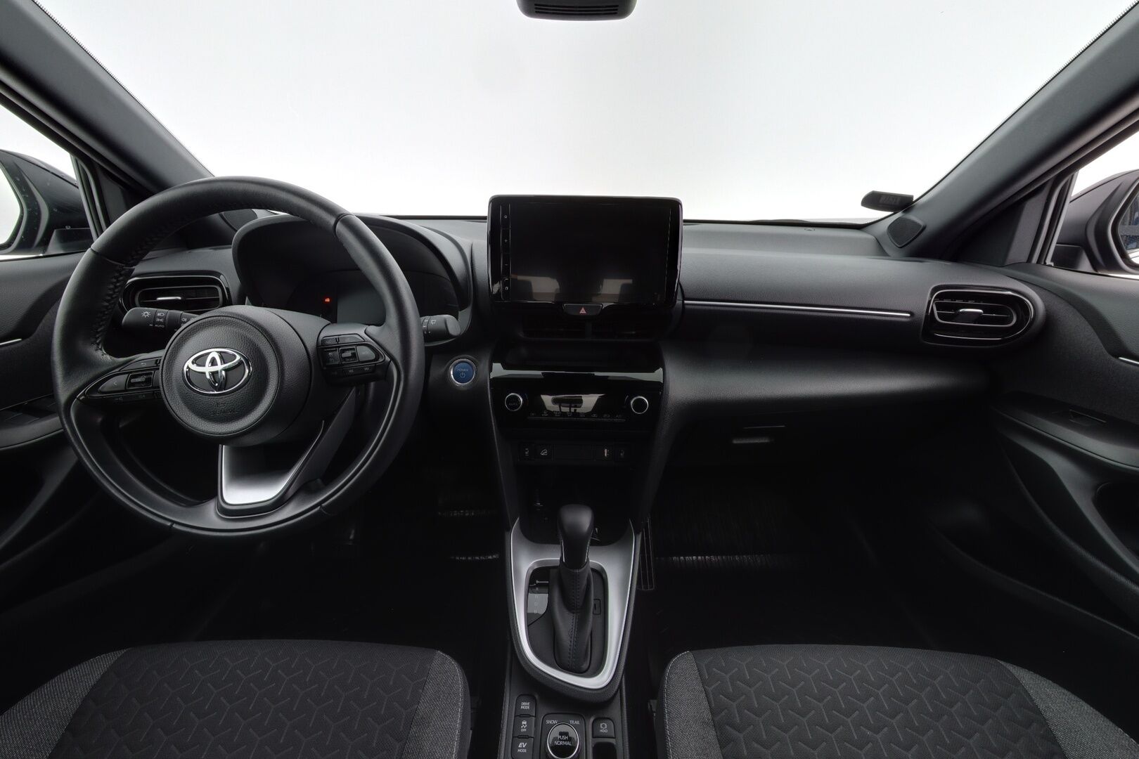 Toyota Yaris Cross 2023 1,5 Hybrid AWD-i Intense ACC / P.kamera / Blis / Navi / KeyLessGo / Lohko.S.Pistoke / S.luukku / Merkkihuollettu - 3,99 % KORKOTARJOUS TÄHÄN AUTOON - Joka maastoon sopiva / Lähes uusi / Upeat varusteet! 