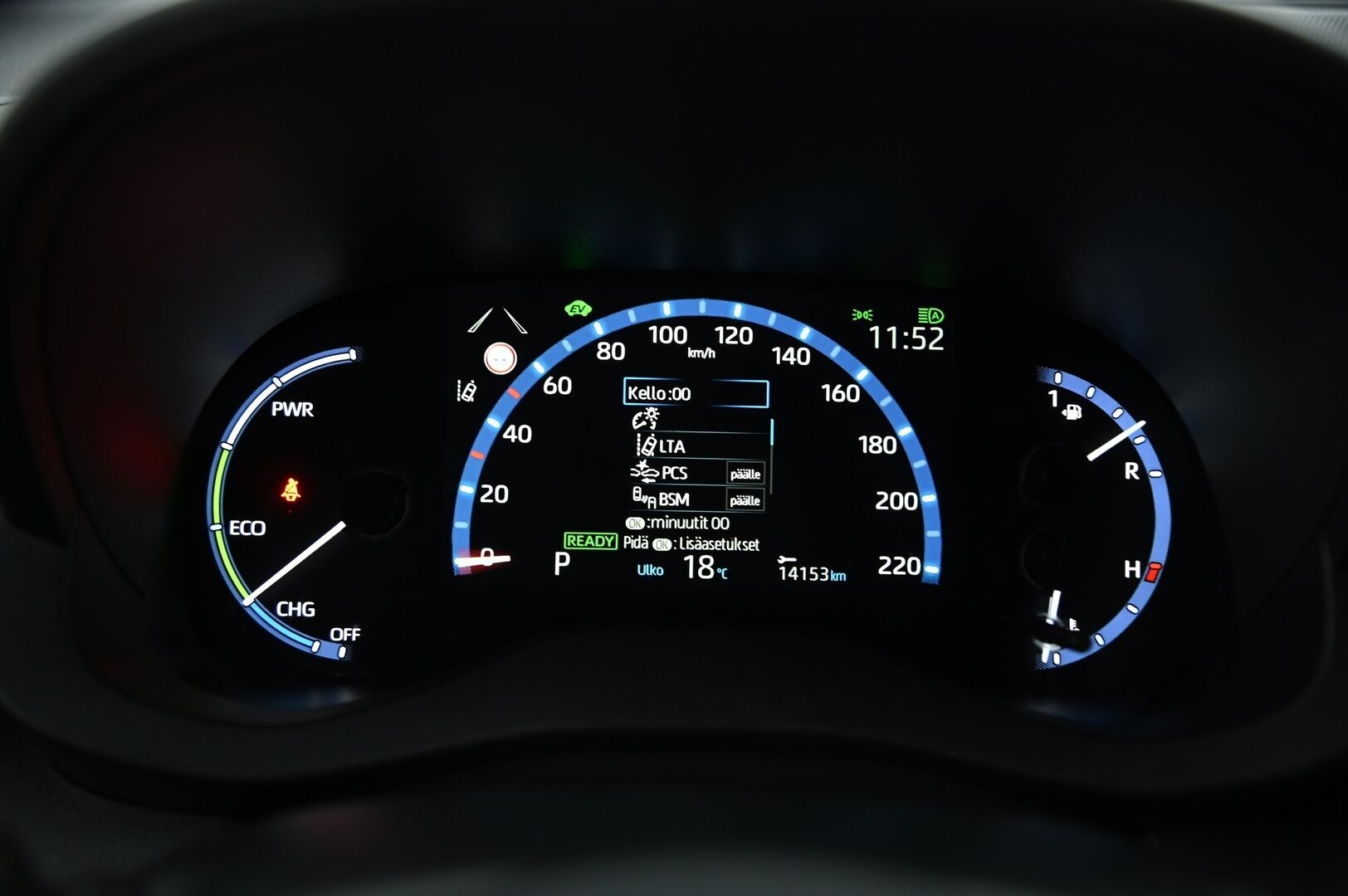Toyota Yaris Cross 2023 1,5 Hybrid AWD-i Intense ACC / P.kamera / Blis / Navi / KeyLessGo / Lohko.S.Pistoke / S.luukku / Merkkihuollettu - 3,99 % KORKOTARJOUS TÄHÄN AUTOON - Joka maastoon sopiva / Lähes uusi / Upeat varusteet! 