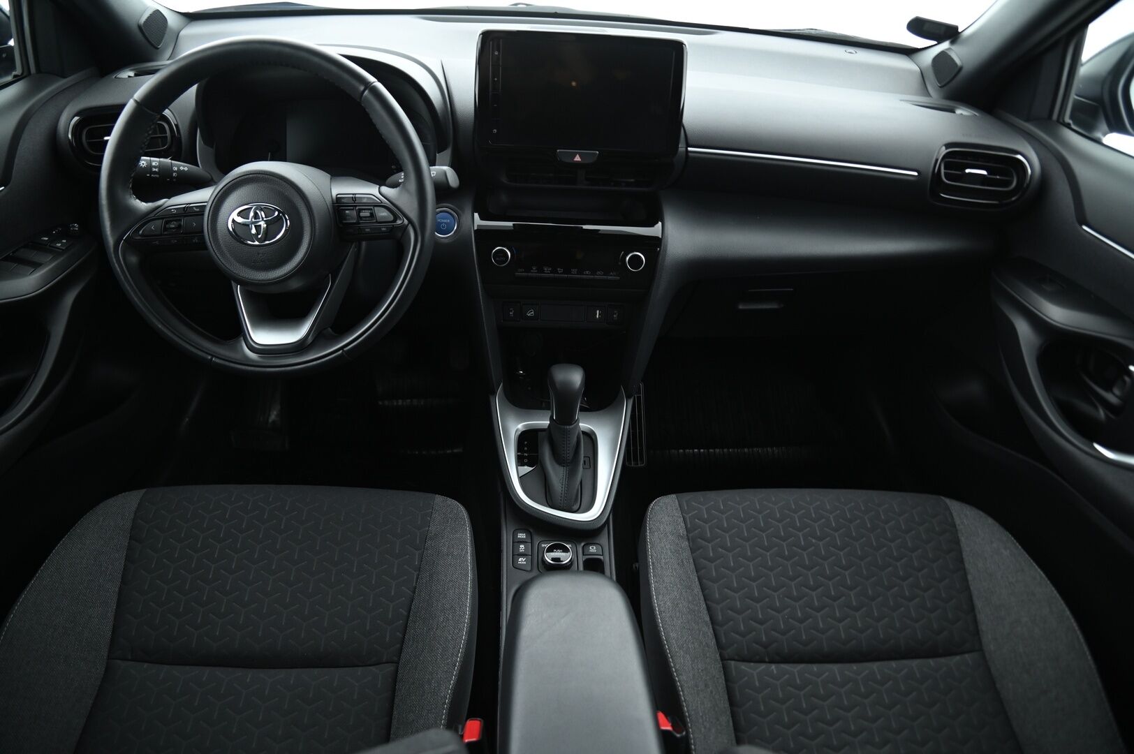 Toyota Yaris Cross 2023 1,5 Hybrid AWD-i Intense ACC / P.kamera / Blis / Navi / KeyLessGo / Lohko.S.Pistoke / S.luukku / Merkkihuollettu - 3,99 % KORKOTARJOUS TÄHÄN AUTOON - Joka maastoon sopiva / Lähes uusi / Upeat varusteet! 