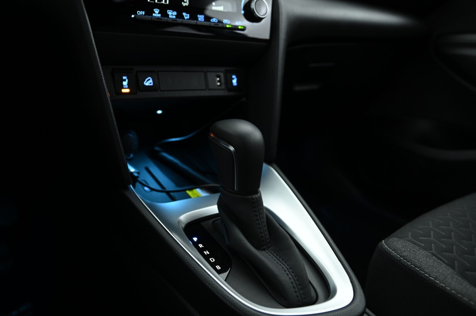 Toyota Yaris Cross 2023 1,5 Hybrid AWD-i Intense ACC / P.kamera / Blis / Navi / KeyLessGo / Lohko.S.Pistoke / S.luukku / Merkkihuollettu - 3,99 % KORKOTARJOUS TÄHÄN AUTOON - Joka maastoon sopiva / Lähes uusi / Upeat varusteet! 