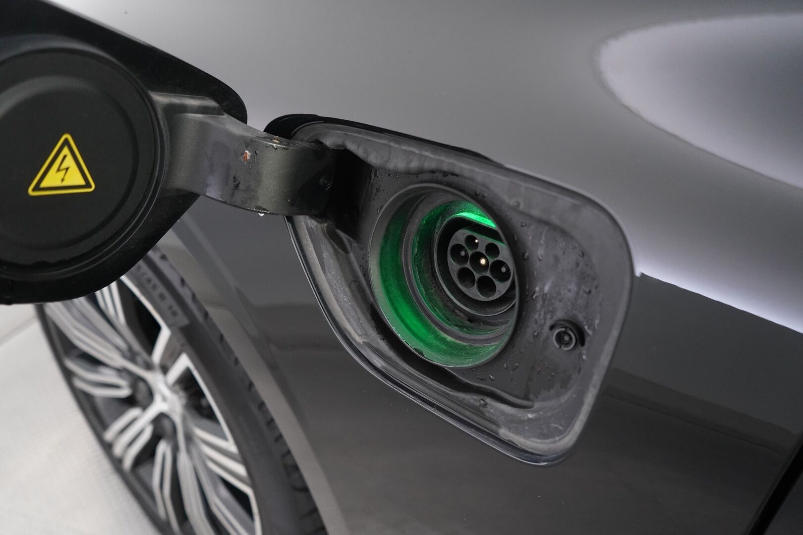 Volvo V60 2021 T6 Recharge AWD Momentum Advanced *ACC / BLIS / Webasto / VOC / Kamera / Pilot Assist / Navi * - KATSO KAMPANJAHINTA! / Kahdet Volvon vanteet / SoH 91% / Juuri katsastettu / Juuri huollettu sekä jakohihna vaihdettu! - Osta nyt, maksa vasta ensi vuonna