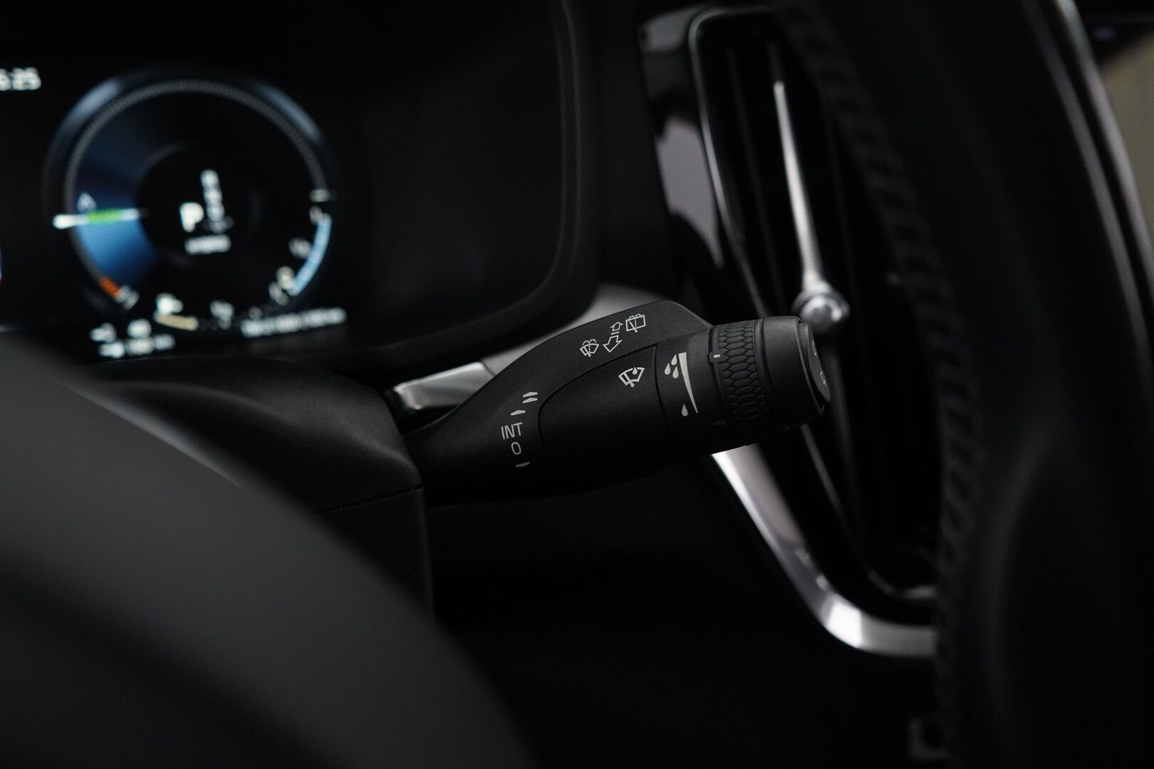 Volvo V60 2021 T6 Recharge AWD Momentum Advanced *ACC / BLIS / Webasto / VOC / Kamera / Pilot Assist / Navi * - Kahdet Volvon vanteet / Juuri katsastettu / Auto myydään juuri huollettuna sekä jakohihna vaihdettuna!