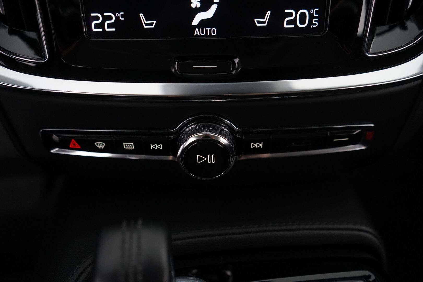 Volvo V60 2021 T6 Recharge AWD Momentum Advanced *ACC / BLIS / Webasto / VOC / Kamera / Pilot Assist / Navi * - Kahdet Volvon vanteet / Juuri katsastettu / Auto myydään juuri huollettuna sekä jakohihna vaihdettuna!