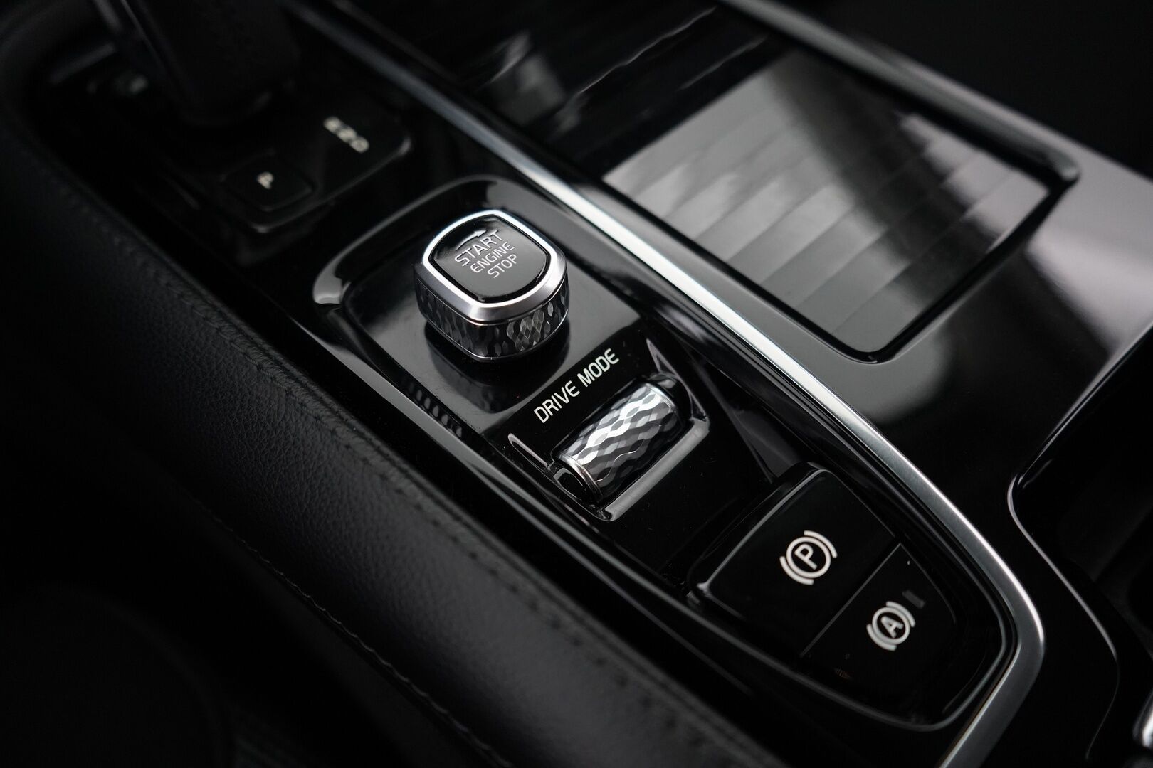 Volvo V60 2021 T6 Recharge AWD Momentum Advanced *ACC / BLIS / Webasto / VOC / Kamera / Pilot Assist / Navi * - Kahdet Volvon vanteet / Juuri katsastettu / Auto myydään juuri huollettuna sekä jakohihna vaihdettuna!