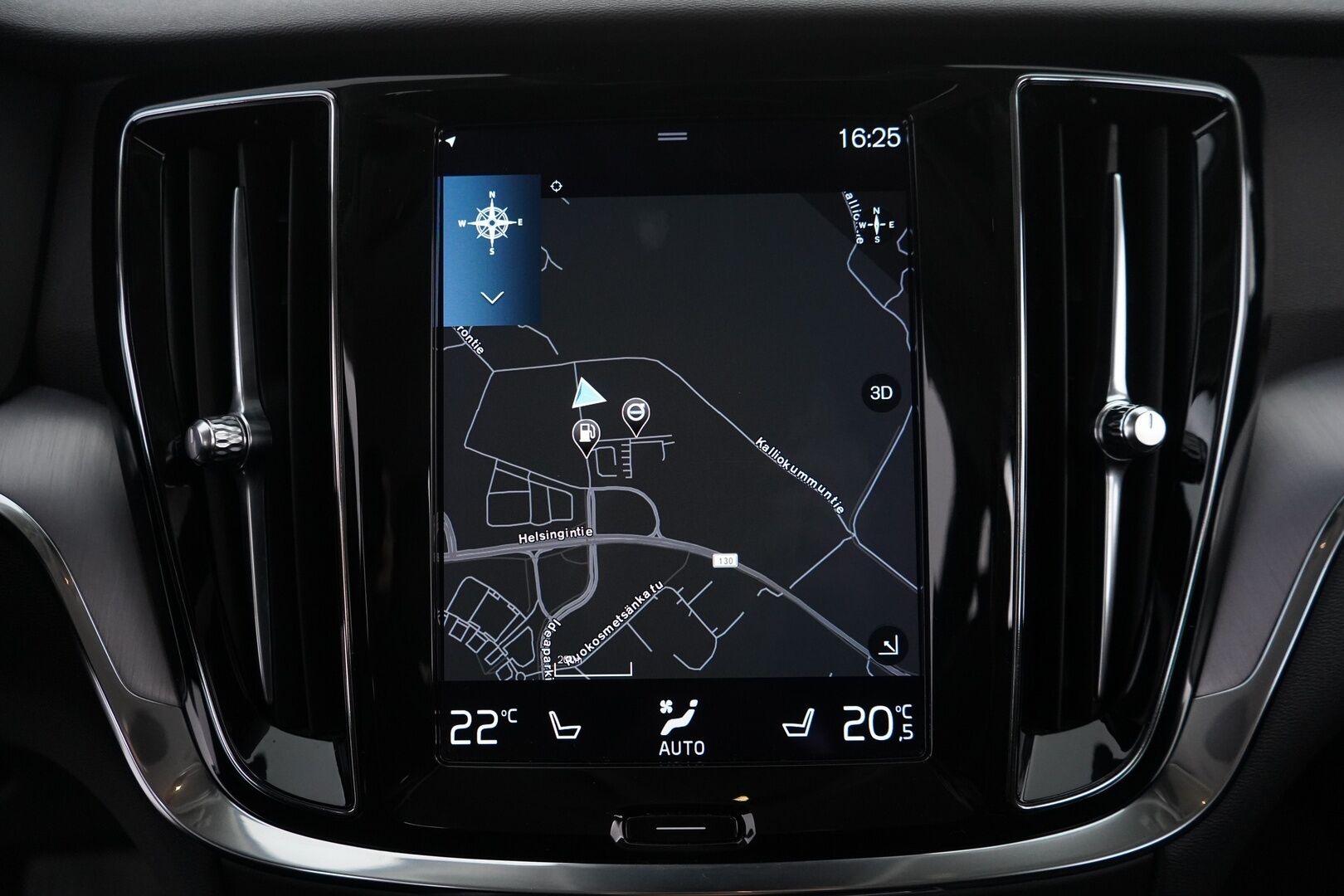 Volvo V60 2021 T6 Recharge AWD Momentum Advanced *ACC / BLIS / Webasto / VOC / Kamera / Pilot Assist / Navi * - Kahdet Volvon vanteet / Juuri katsastettu / Auto myydään juuri huollettuna sekä jakohihna vaihdettuna!