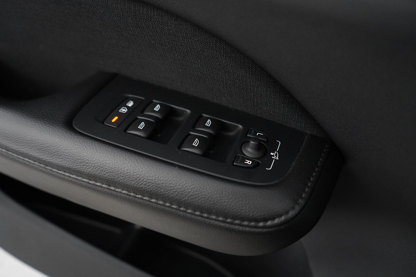 Volvo V60 2021 T6 Recharge AWD Momentum Advanced *ACC / BLIS / Webasto / VOC / Kamera / Pilot Assist / Navi * - KATSO KAMPANJAHINTA! / Kahdet Volvon vanteet / SoH 91% / Juuri katsastettu / Juuri huollettu sekä jakohihna vaihdettu! - Osta nyt, maksa vasta ensi vuonna