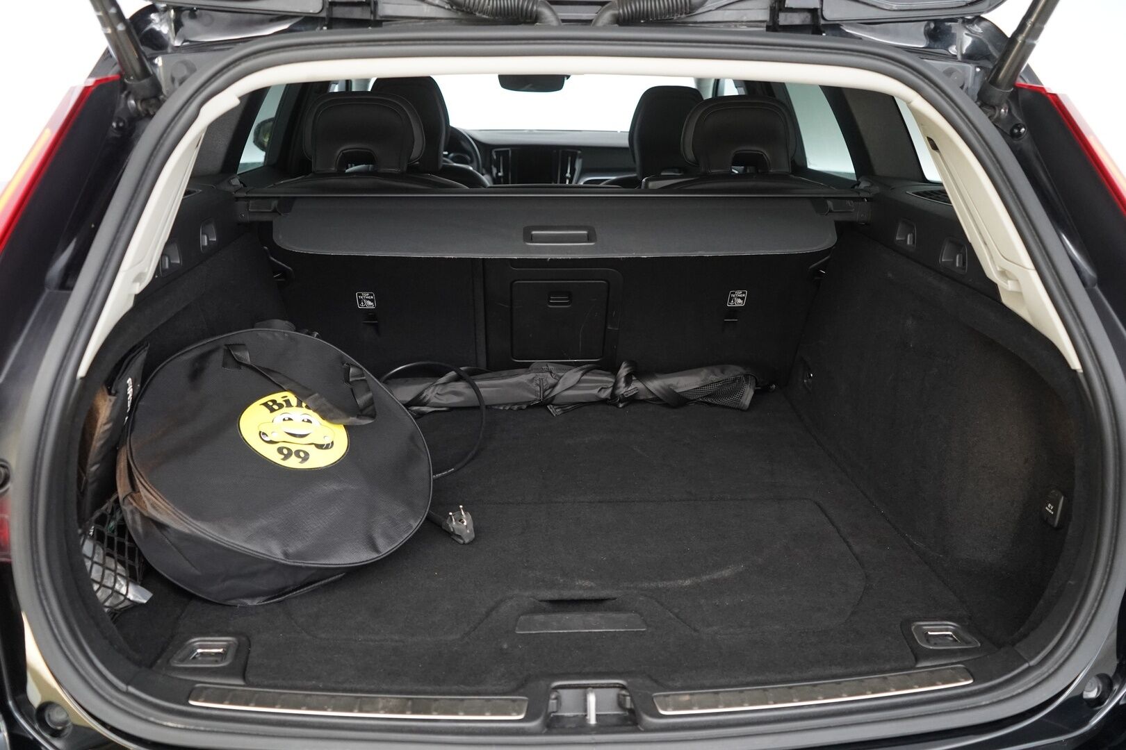 Volvo V60 2021 T6 Recharge AWD Momentum Advanced *ACC / BLIS / Webasto / VOC / Kamera / Pilot Assist / Navi * - KATSO KAMPANJAHINTA! / Kahdet Volvon vanteet / SoH 91% / Juuri katsastettu / Juuri huollettu sekä jakohihna vaihdettu! - Osta nyt, maksa vasta ensi vuonna