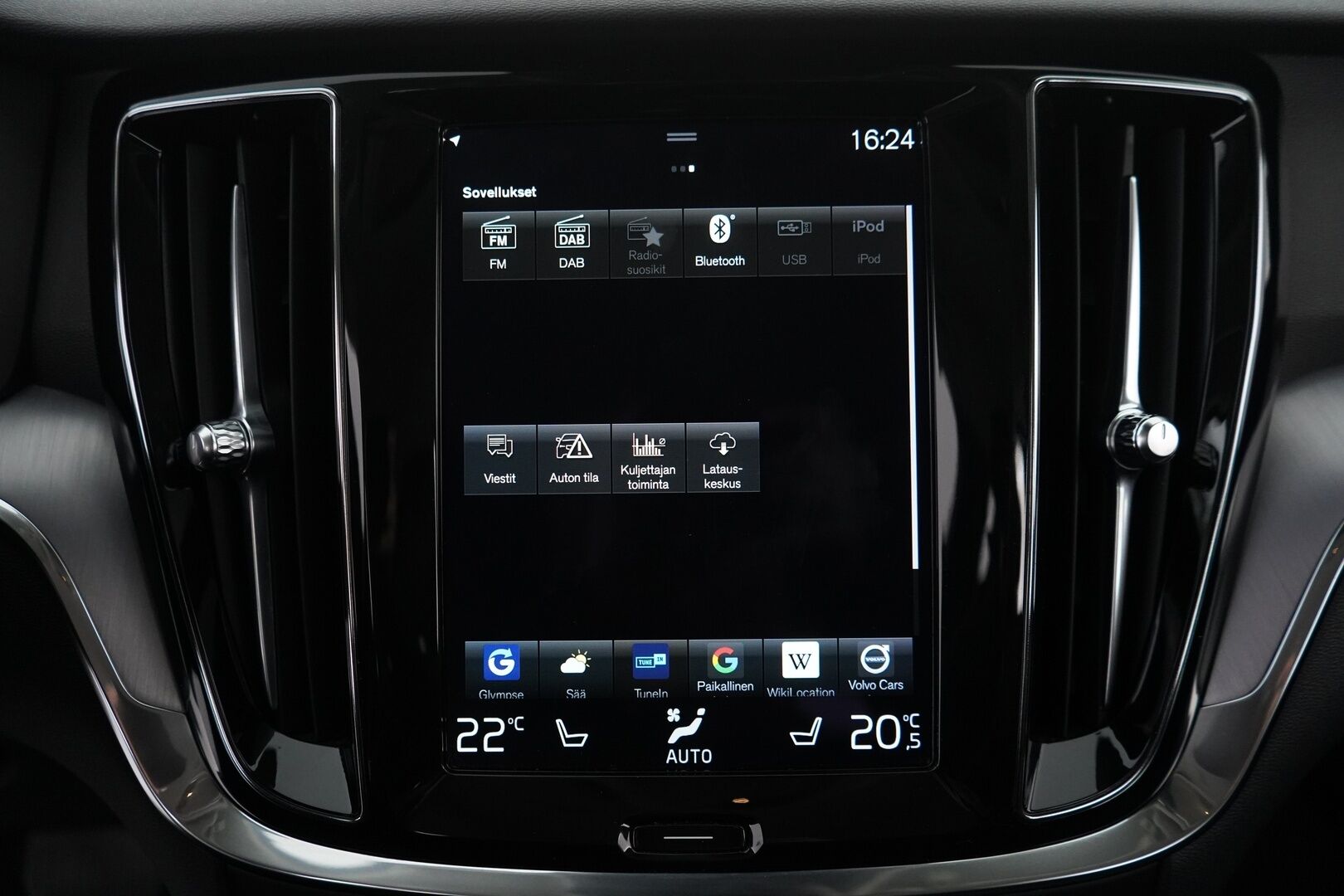 Volvo V60 2021 T6 Recharge AWD Momentum Advanced *ACC / BLIS / Webasto / VOC / Kamera / Pilot Assist / Navi * - Kahdet Volvon vanteet / Juuri katsastettu / Auto myydään juuri huollettuna sekä jakohihna vaihdettuna!