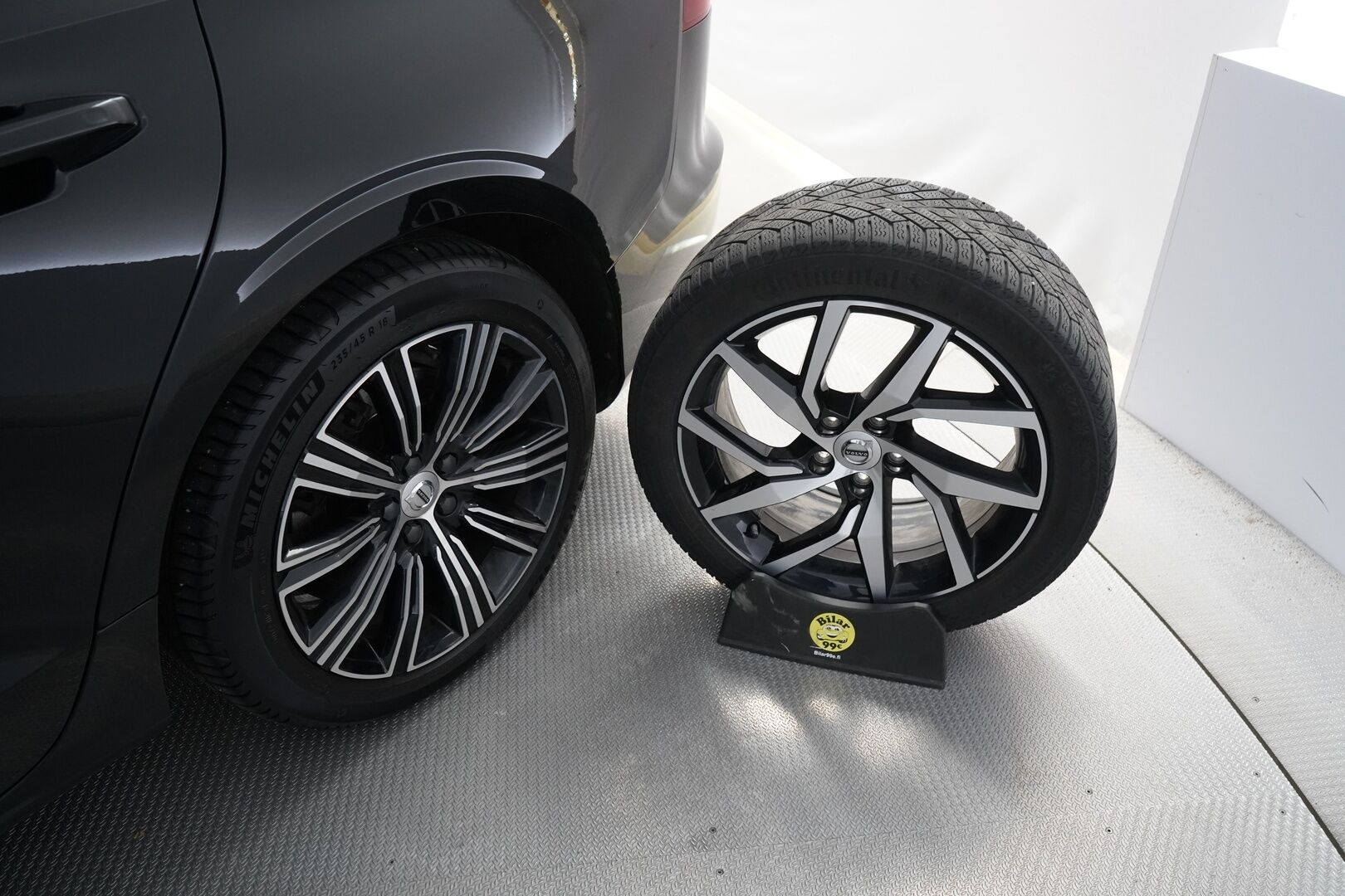 Volvo V60 2021 T6 Recharge AWD Momentum Advanced *ACC / BLIS / Webasto / VOC / Kamera / Pilot Assist / Navi * - Kahdet Volvon vanteet / Juuri katsastettu / Auto myydään juuri huollettuna sekä jakohihna vaihdettuna!