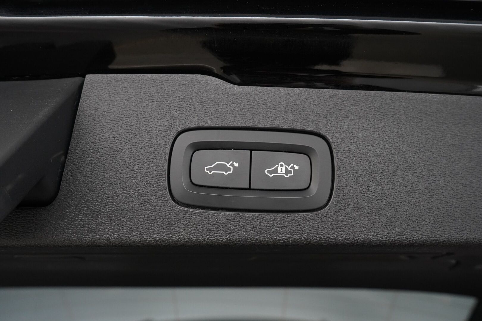 Volvo V60 2021 T6 Recharge AWD Momentum Advanced *ACC / BLIS / Webasto / VOC / Kamera / Pilot Assist / Navi * - KATSO KAMPANJAHINTA! / Kahdet Volvon vanteet / SoH 91% / Juuri katsastettu / Juuri huollettu sekä jakohihna vaihdettu! - Osta nyt, maksa vasta ensi vuonna