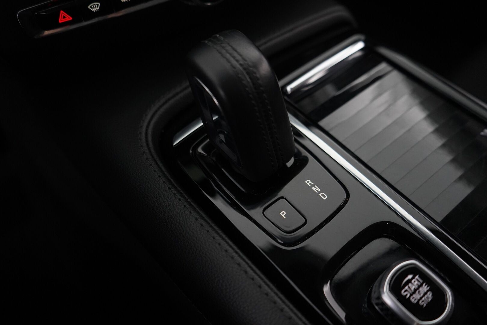 Volvo V60 2021 T6 Recharge AWD Momentum Advanced *ACC / BLIS / Webasto / VOC / Kamera / Pilot Assist / Navi * - KATSO KAMPANJAHINTA! / Kahdet Volvon vanteet / SoH 91% / Juuri katsastettu / Juuri huollettu sekä jakohihna vaihdettu! - Osta nyt, maksa vasta ensi vuonna