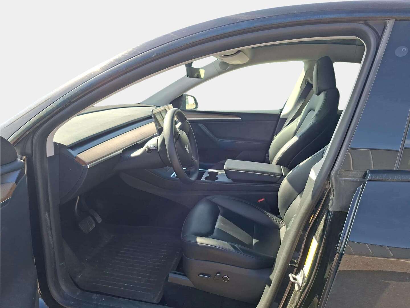 Tesla Model Y 2023 Long Range - 1OM Suomiauto | ILP | Koukku | Premium Audio | Lasikatto | Matrix LED | Ratinlämmitys | 2x Renkaat Aluvantein | Juuri tullut Tampereelle!