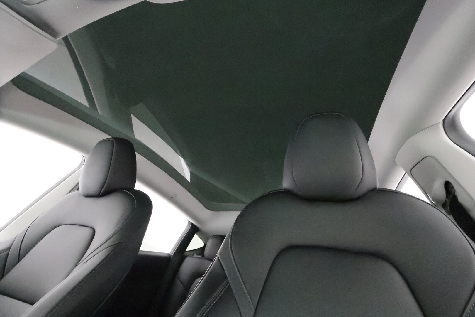 Tesla Model Y 2023 RWD - 3,99 % KORKOTARJOUS TÄHÄN AUTOON - 1Om Suomiauto / Lämpöpumppu / Vetokoukku / Matrix LED / Nahkasisusta / Premium Audio!