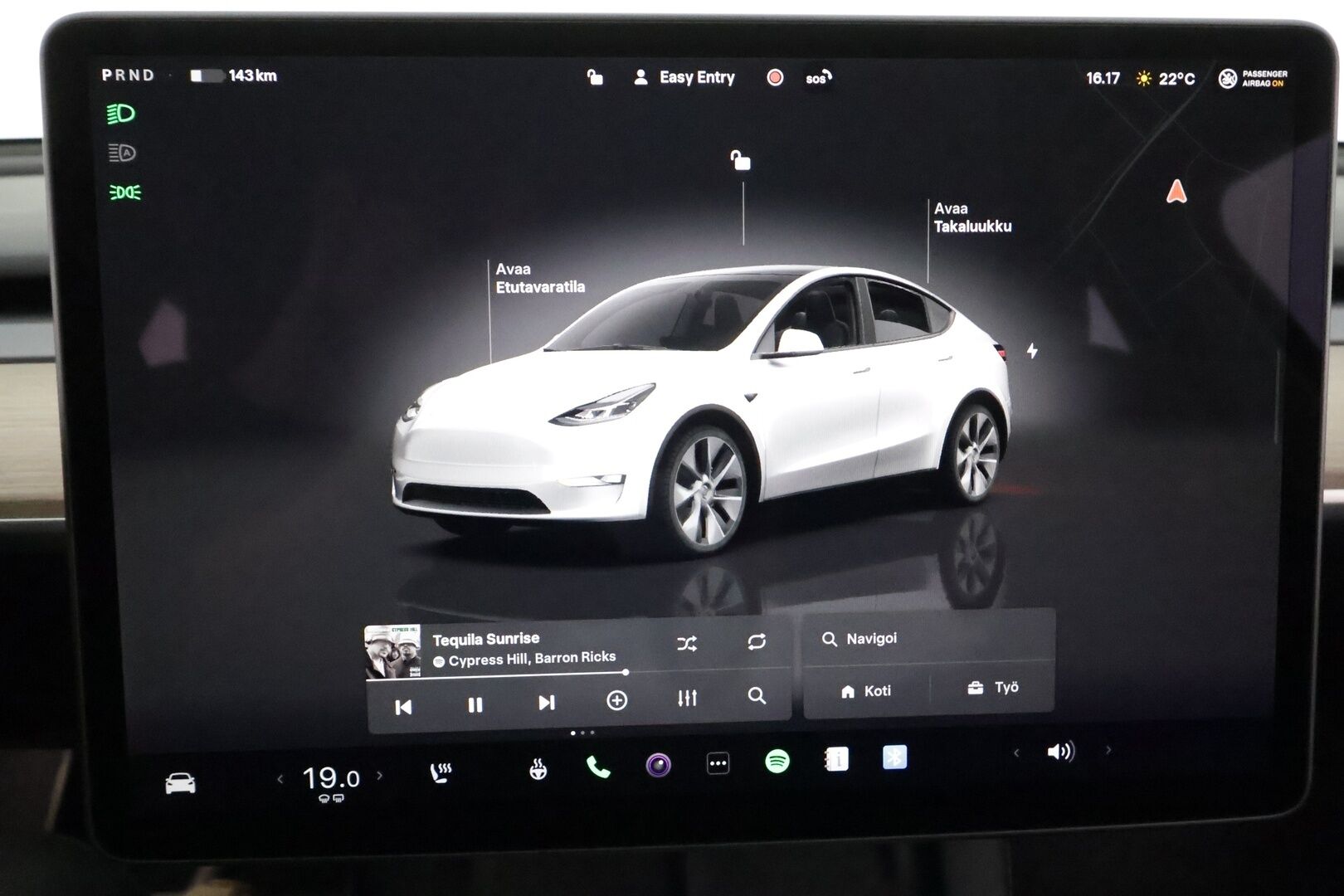 Tesla Model Y 2023 RWD - 3,99 % KORKOTARJOUS TÄHÄN AUTOON - 1Om Suomiauto / Lämpöpumppu / Vetokoukku / Matrix LED / Nahkasisusta / Premium Audio!