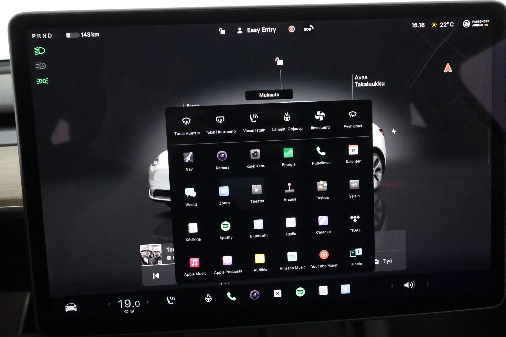 Tesla Model Y 2023 RWD - 3,99 % KORKOTARJOUS TÄHÄN AUTOON - 1Om Suomiauto / Lämpöpumppu / Vetokoukku / Matrix LED / Nahkasisusta / Premium Audio!