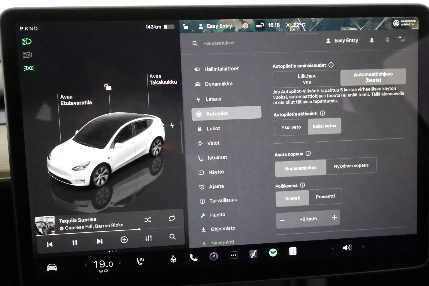 Tesla Model Y 2023 RWD - 3,99 % KORKOTARJOUS TÄHÄN AUTOON - 1Om Suomiauto / Lämpöpumppu / Vetokoukku / Matrix LED / Nahkasisusta / Premium Audio!