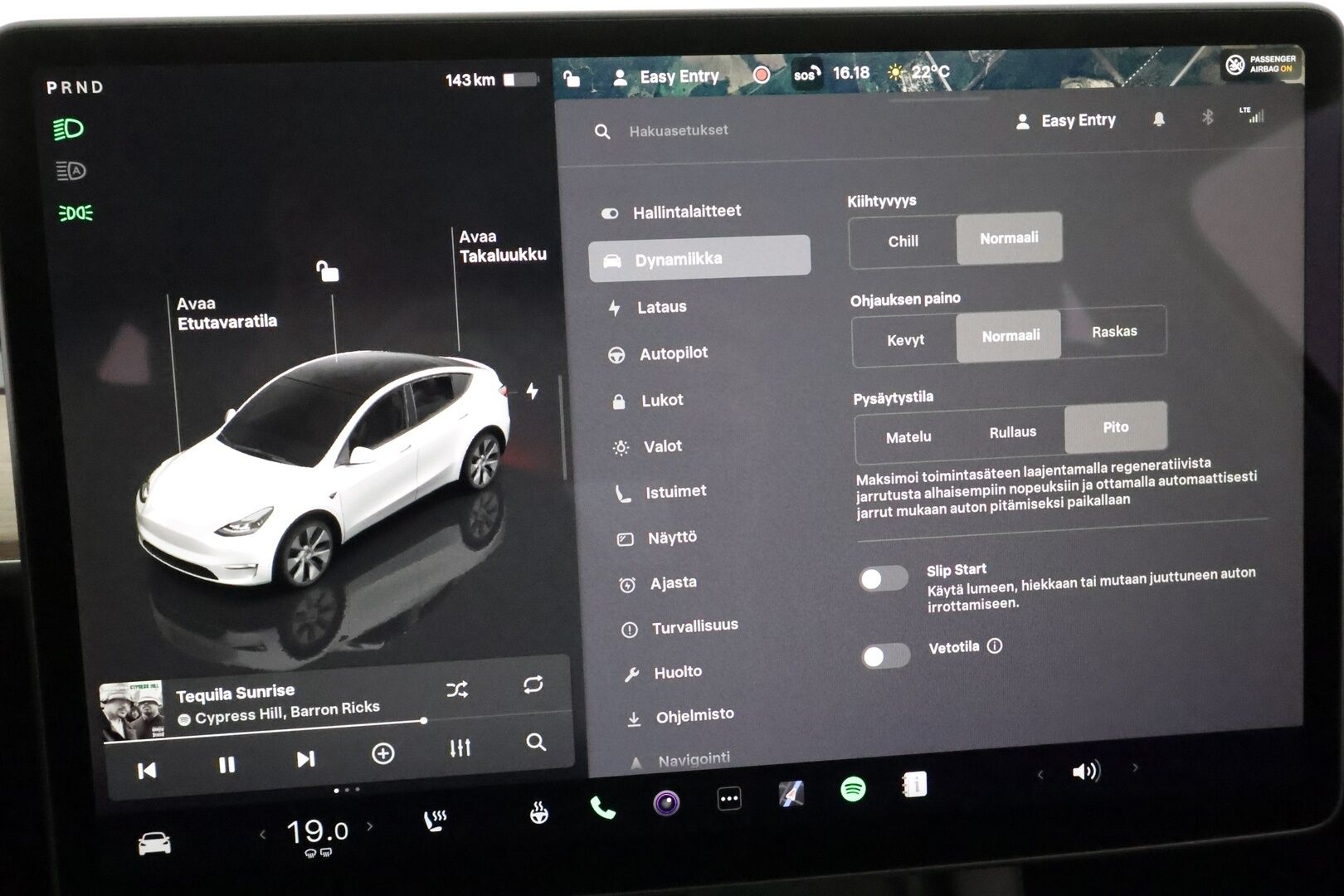 Tesla Model Y 2023 RWD - 3,99 % KORKOTARJOUS TÄHÄN AUTOON - 1Om Suomiauto / Lämpöpumppu / Vetokoukku / Matrix LED / Nahkasisusta / Premium Audio!
