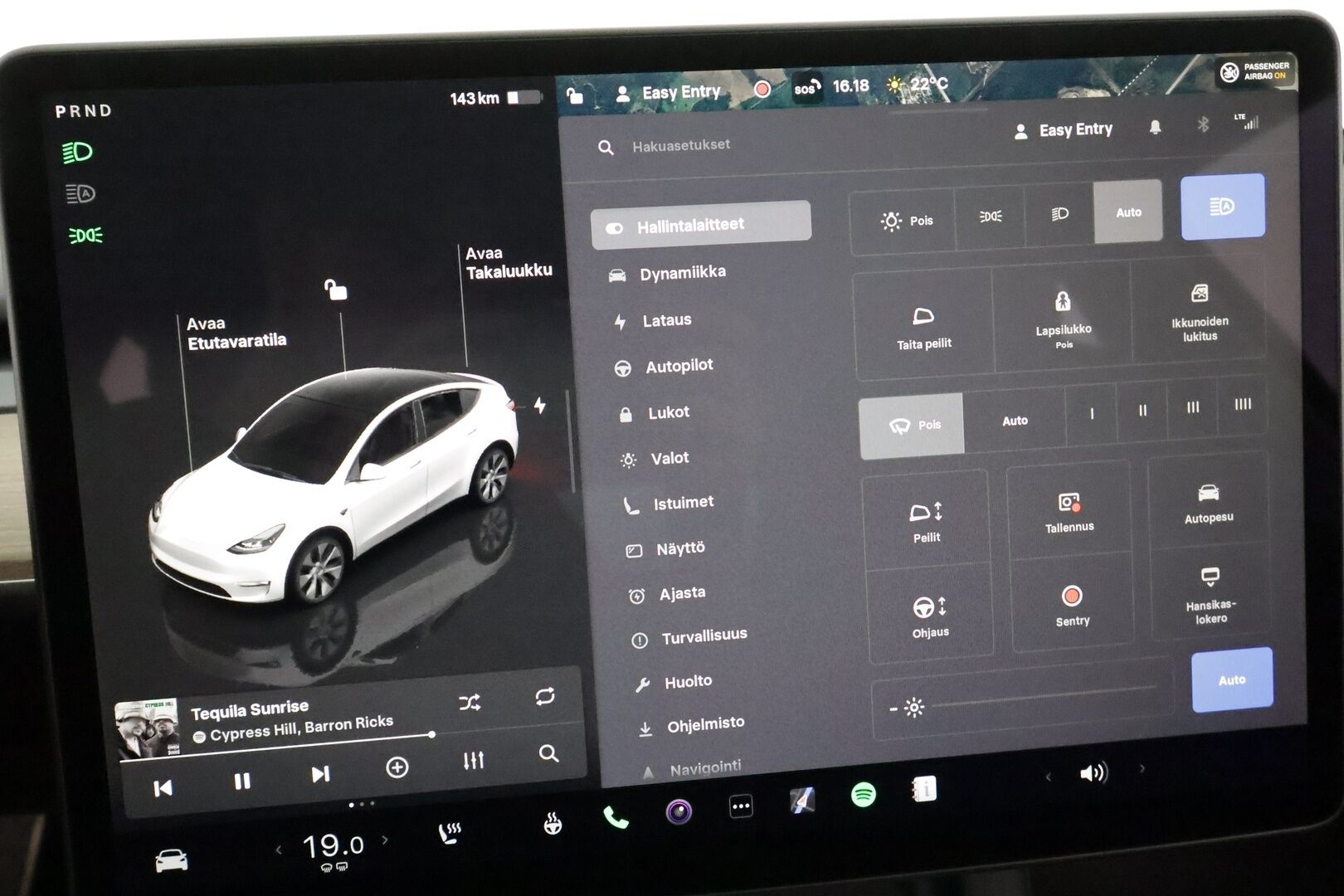 Tesla Model Y 2023 RWD - 3,99 % KORKOTARJOUS TÄHÄN AUTOON - 1Om Suomiauto / Lämpöpumppu / Vetokoukku / Matrix LED / Nahkasisusta / Premium Audio!