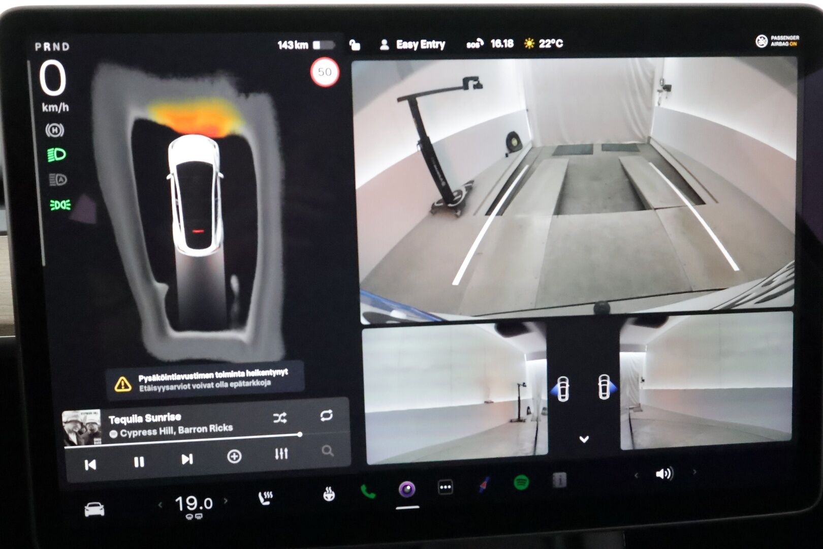 Tesla Model Y 2023 RWD - 3,99 % KORKOTARJOUS TÄHÄN AUTOON - 1Om Suomiauto / Lämpöpumppu / Vetokoukku / Matrix LED / Nahkasisusta / Premium Audio!