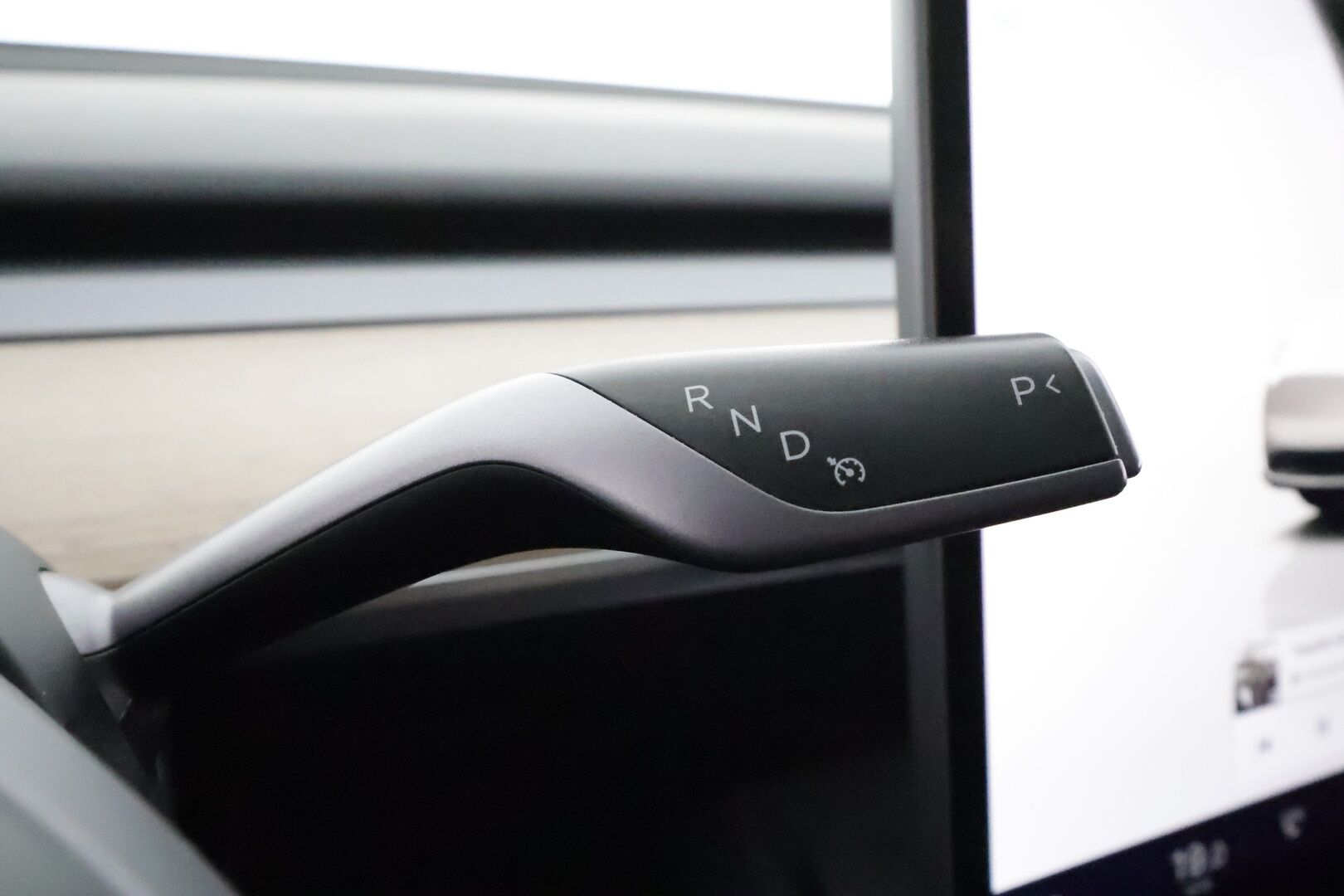 Tesla Model Y 2023 RWD - 3,99 % KORKOTARJOUS TÄHÄN AUTOON - 1Om Suomiauto / Lämpöpumppu / Vetokoukku / Matrix LED / Nahkasisusta / Premium Audio!