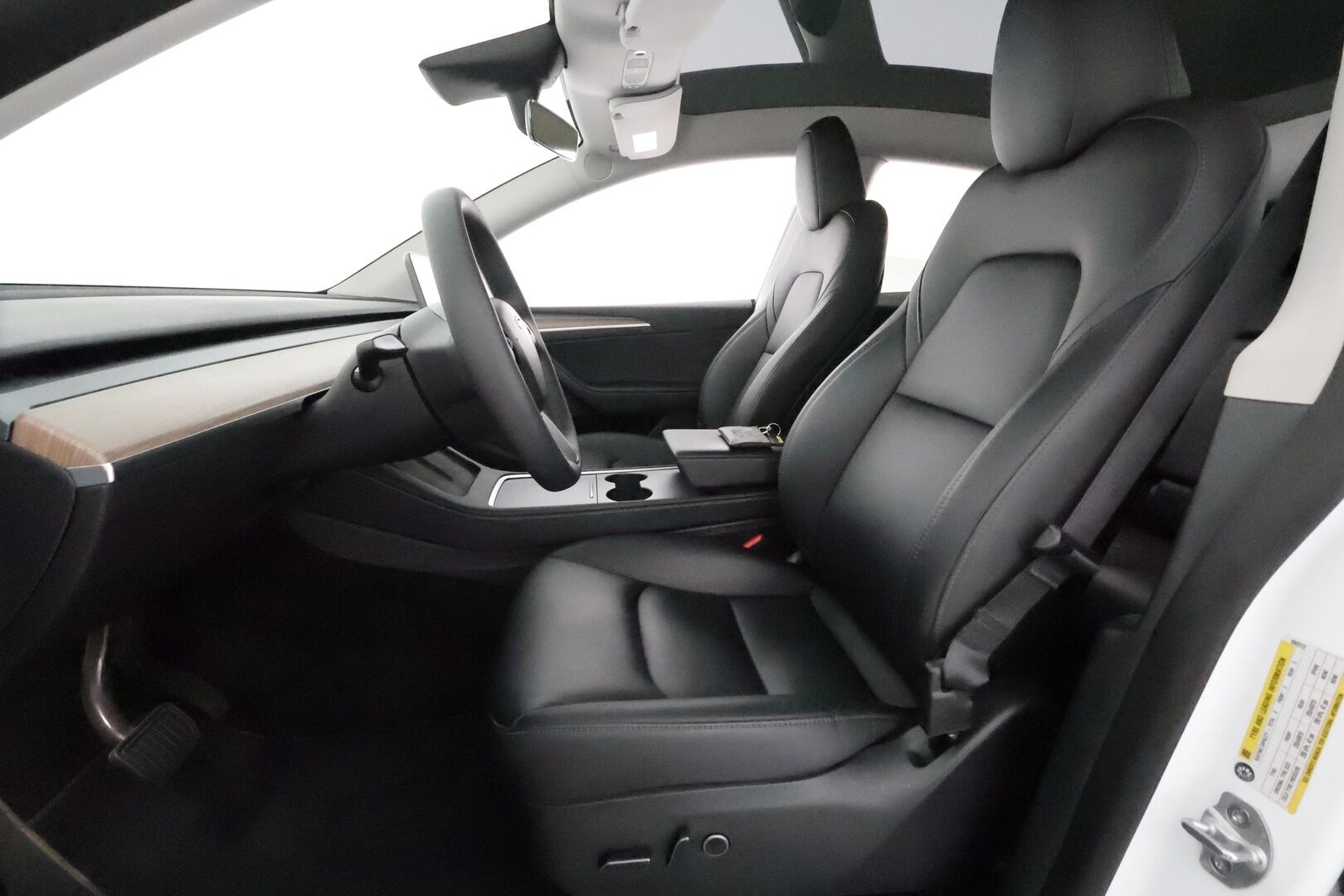 Tesla Model Y 2023 RWD - 3,99 % KORKOTARJOUS TÄHÄN AUTOON - 1Om Suomiauto / Lämpöpumppu / Vetokoukku / Matrix LED / Nahkasisusta / Premium Audio!