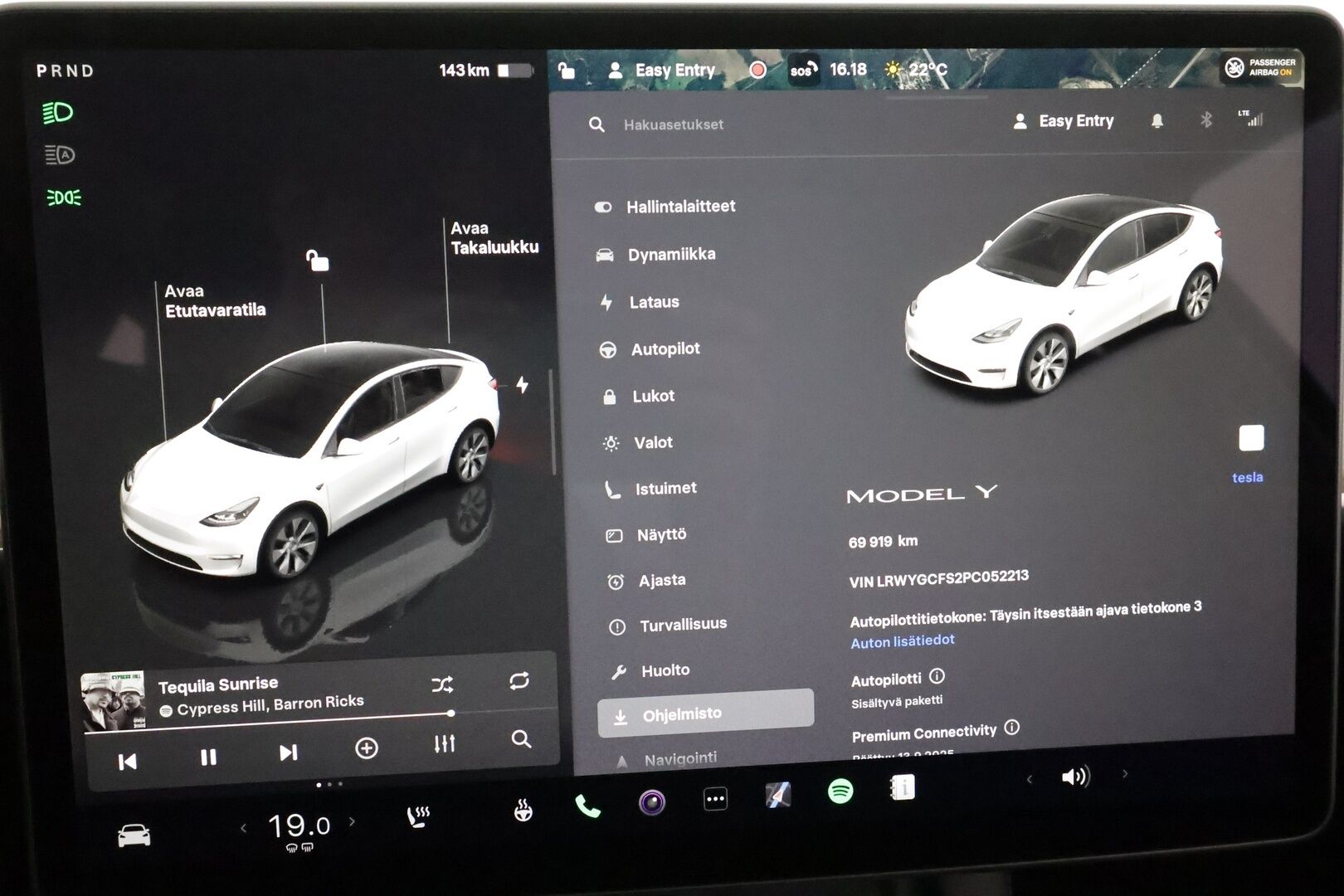 Tesla Model Y 2023 RWD - 3,99 % KORKOTARJOUS TÄHÄN AUTOON - 1Om Suomiauto / Lämpöpumppu / Vetokoukku / Matrix LED / Nahkasisusta / Premium Audio!