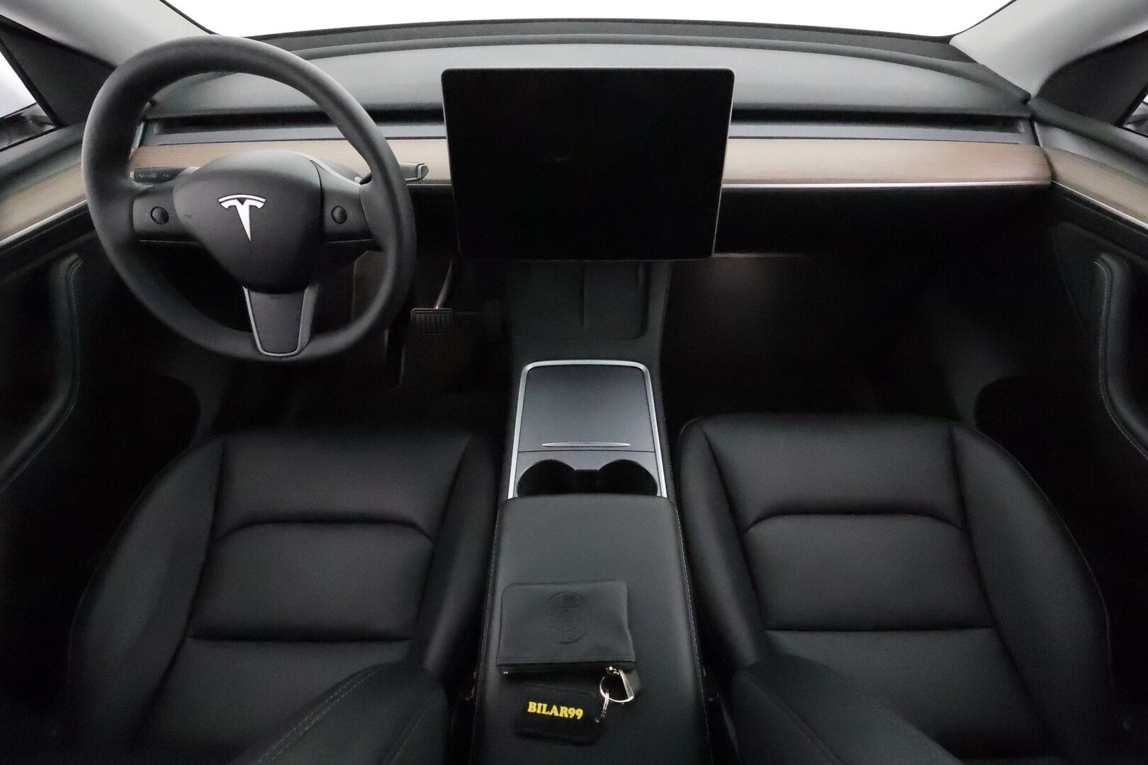 Tesla Model Y 2023 RWD - 3,99 % KORKOTARJOUS TÄHÄN AUTOON - 1Om Suomiauto / Lämpöpumppu / Vetokoukku / Matrix LED / Nahkasisusta / Premium Audio!