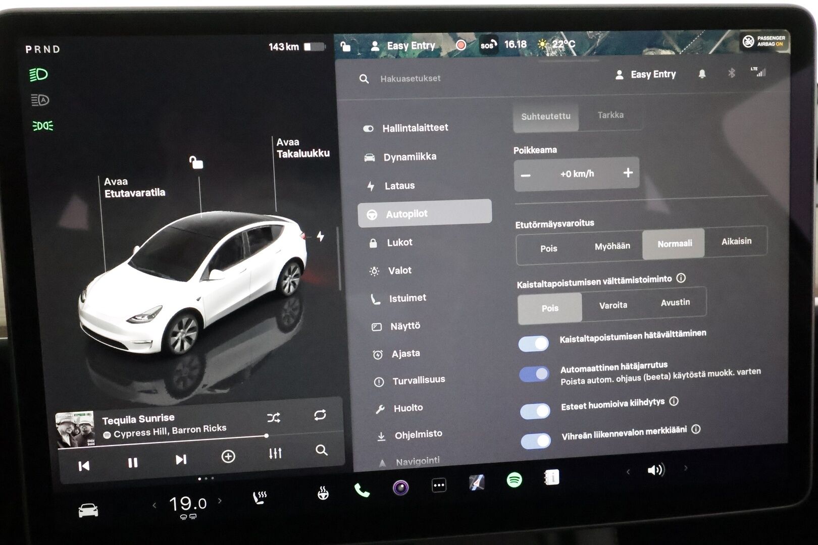 Tesla Model Y 2023 RWD - 3,99 % KORKOTARJOUS TÄHÄN AUTOON - 1Om Suomiauto / Lämpöpumppu / Vetokoukku / Matrix LED / Nahkasisusta / Premium Audio!