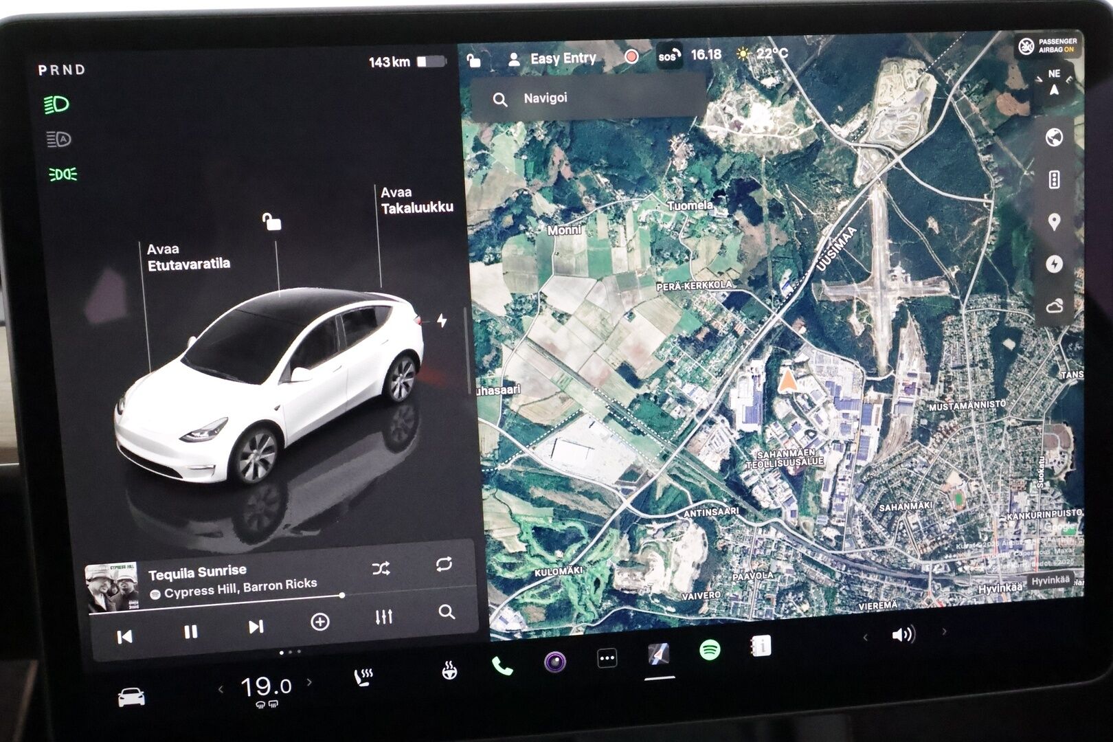 Tesla Model Y 2023 RWD - 3,99 % KORKOTARJOUS TÄHÄN AUTOON - 1Om Suomiauto / Lämpöpumppu / Vetokoukku / Matrix LED / Nahkasisusta / Premium Audio!