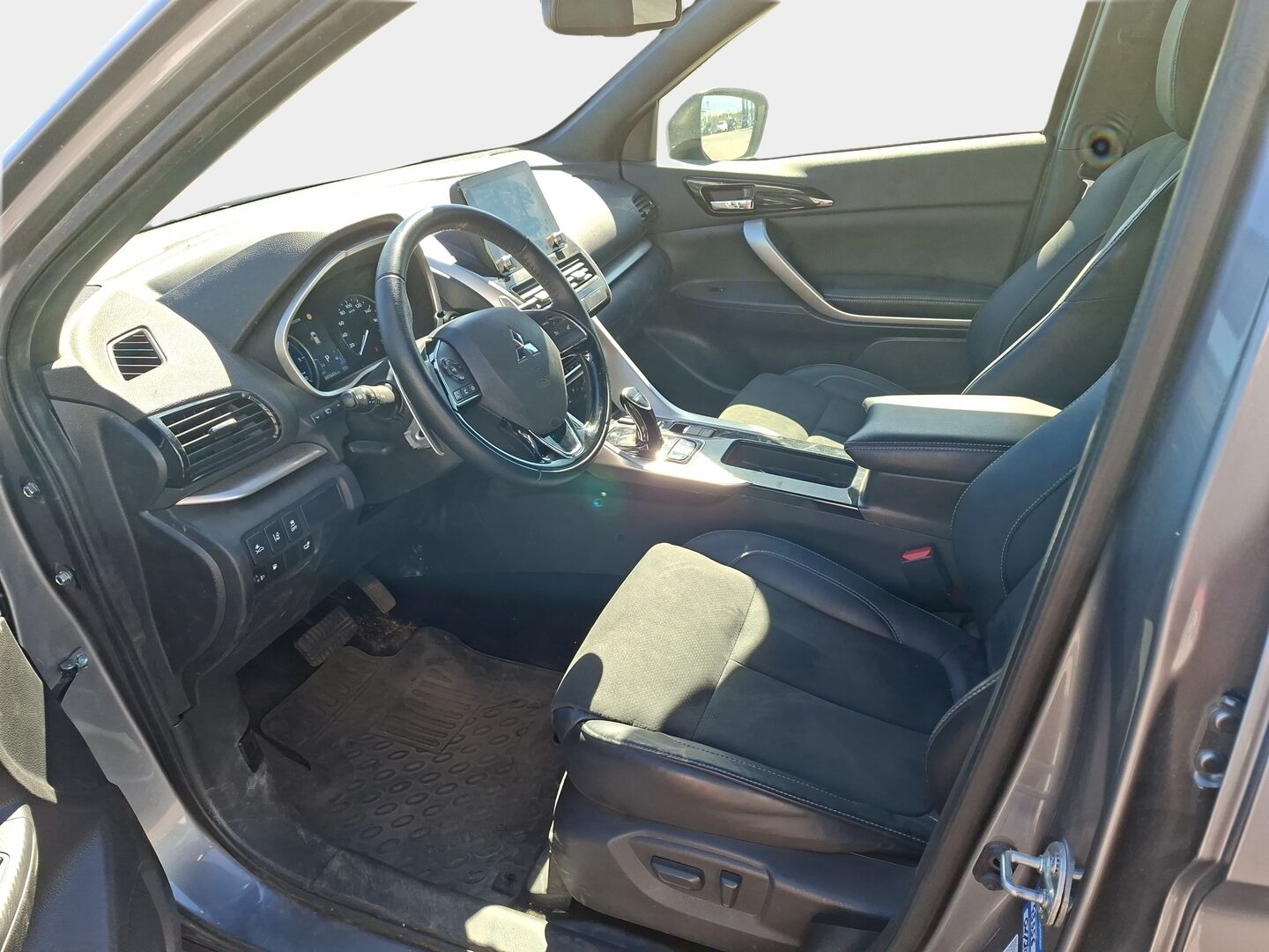 MITSUBISHI Eclipse Cross 2022 2.4 PHEV Invite 4WD * Vetokoukku / Remote Control / Peruutuskamera / Bi-LED / KeylessGo / Huippusiisti! - 2x Hyvät renkaat alkuperäisvantein / Juuri tullut Tampereelle!