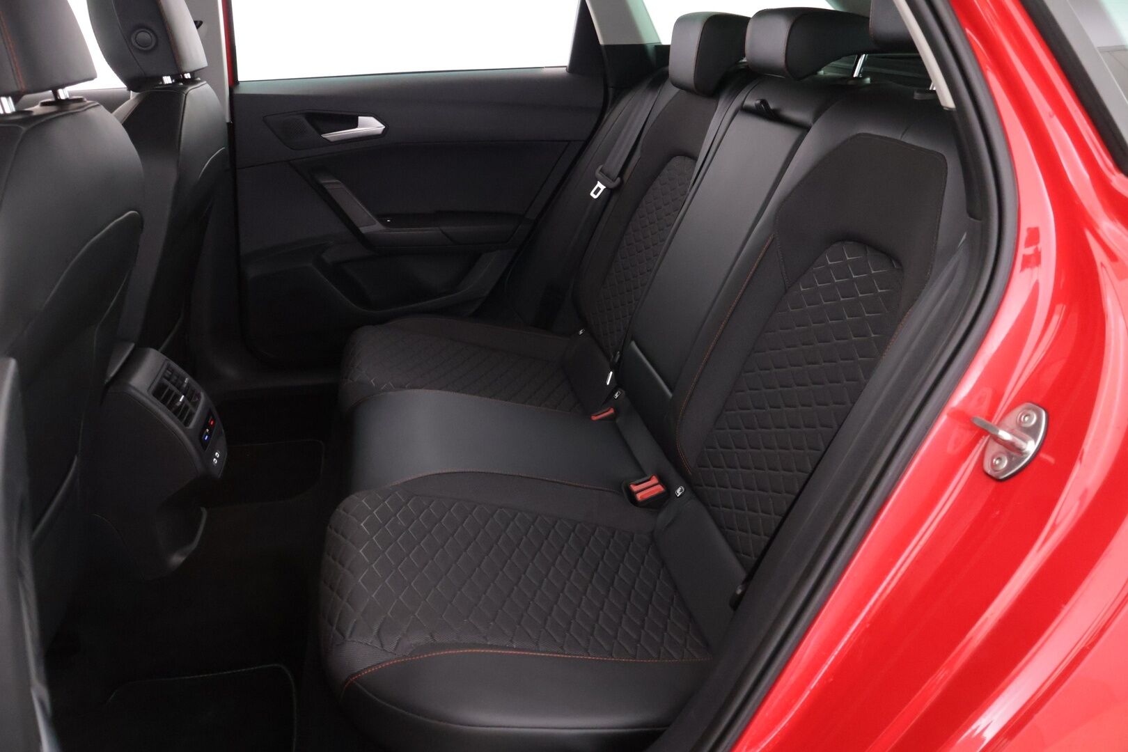 SEAT LEON SPORTSTOURER 2021 1,4 PHEV 204 eHybrid FR DSG ** Vakkari / P.Kamera / Navi / Lane assist ** - *Juuri huollettu / Taloudellinen / Hyvin varusteltu / 2x renkaat vantein*