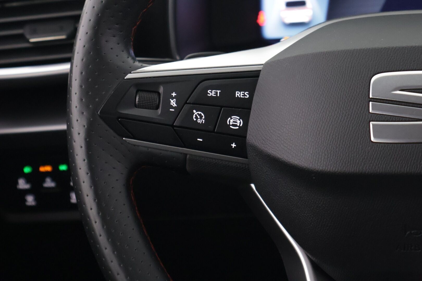 SEAT LEON SPORTSTOURER 2021 1,4 PHEV 204 eHybrid FR DSG ** Vakkari / P.Kamera / Navi / Lane assist ** - *Juuri huollettu / Taloudellinen / Hyvin varusteltu / 2x renkaat vantein*