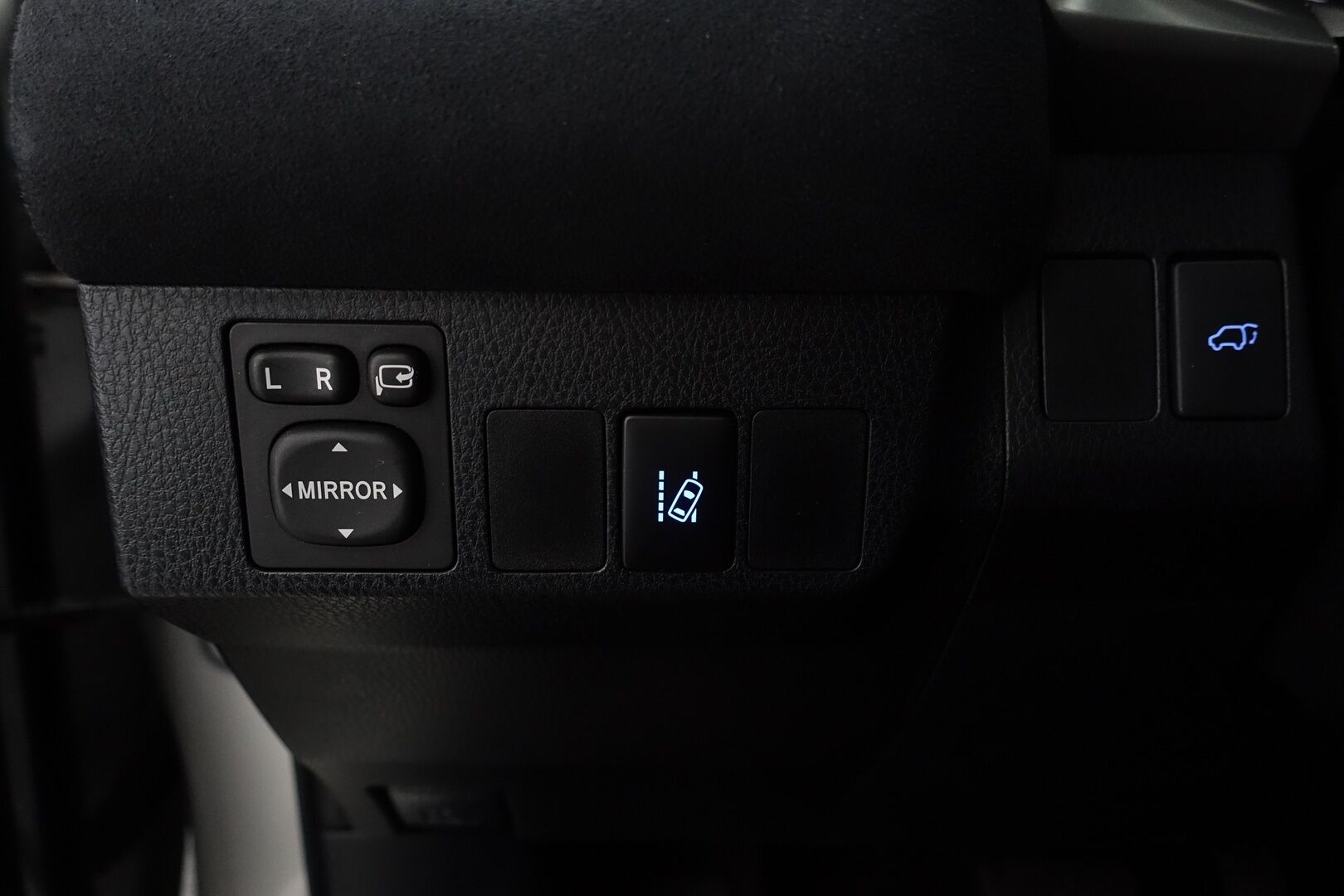 Toyota RAV4 2016 2,5 Hybrid AWD Premium Business - | Adapt. Cruise | KeylessGO | P.Kamera | JBL | Sähköpenkit | Musta Sisäkatto |